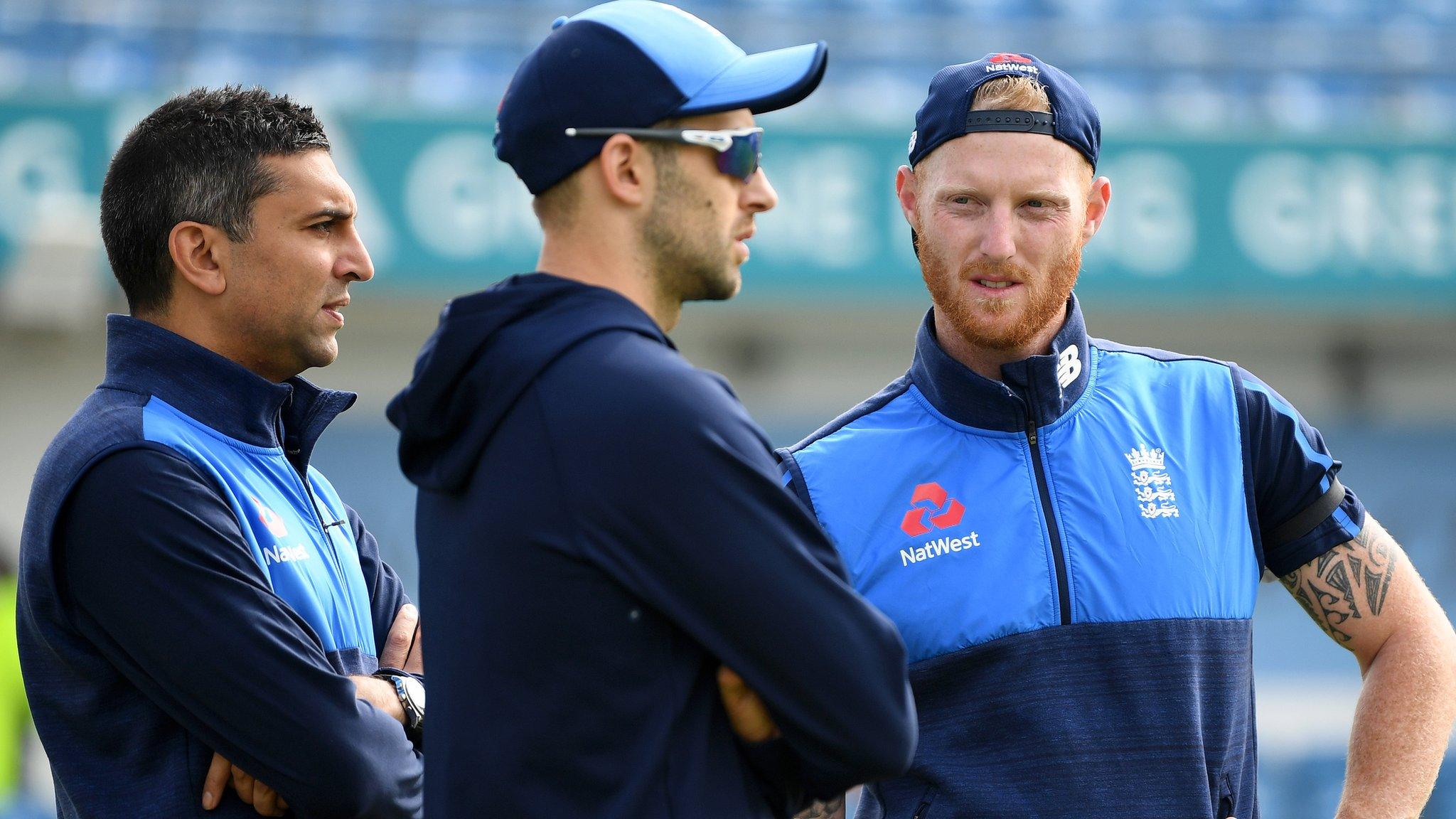 Ben Stokes talks to England coaching staff