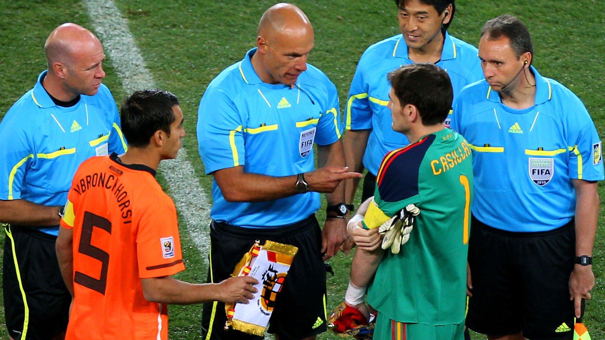 Howard Webb refereeing the 2010 World Cup final between the Netherlands and Spain