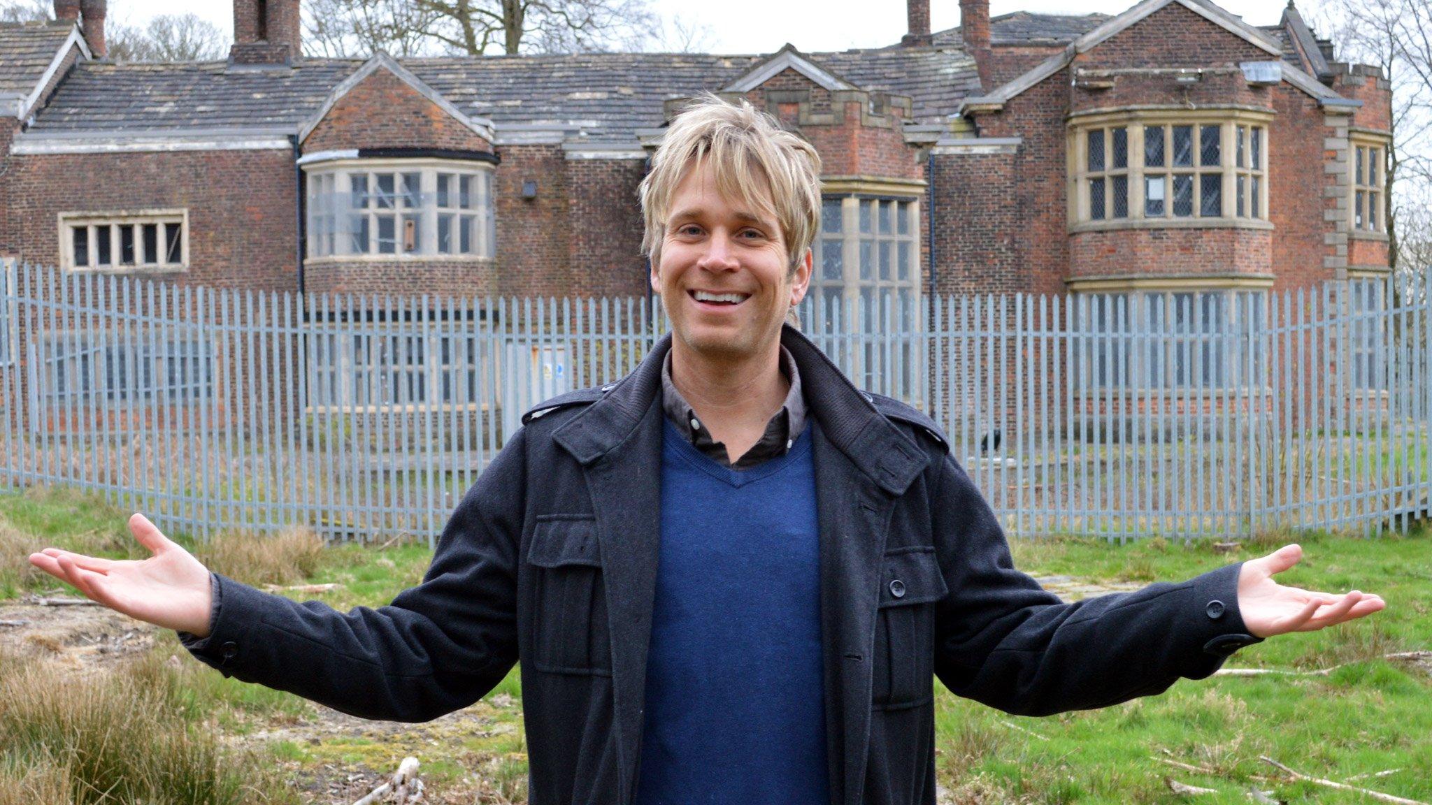 Rochdale: US actor's dream to own ancestral home is in ruins - BBC News