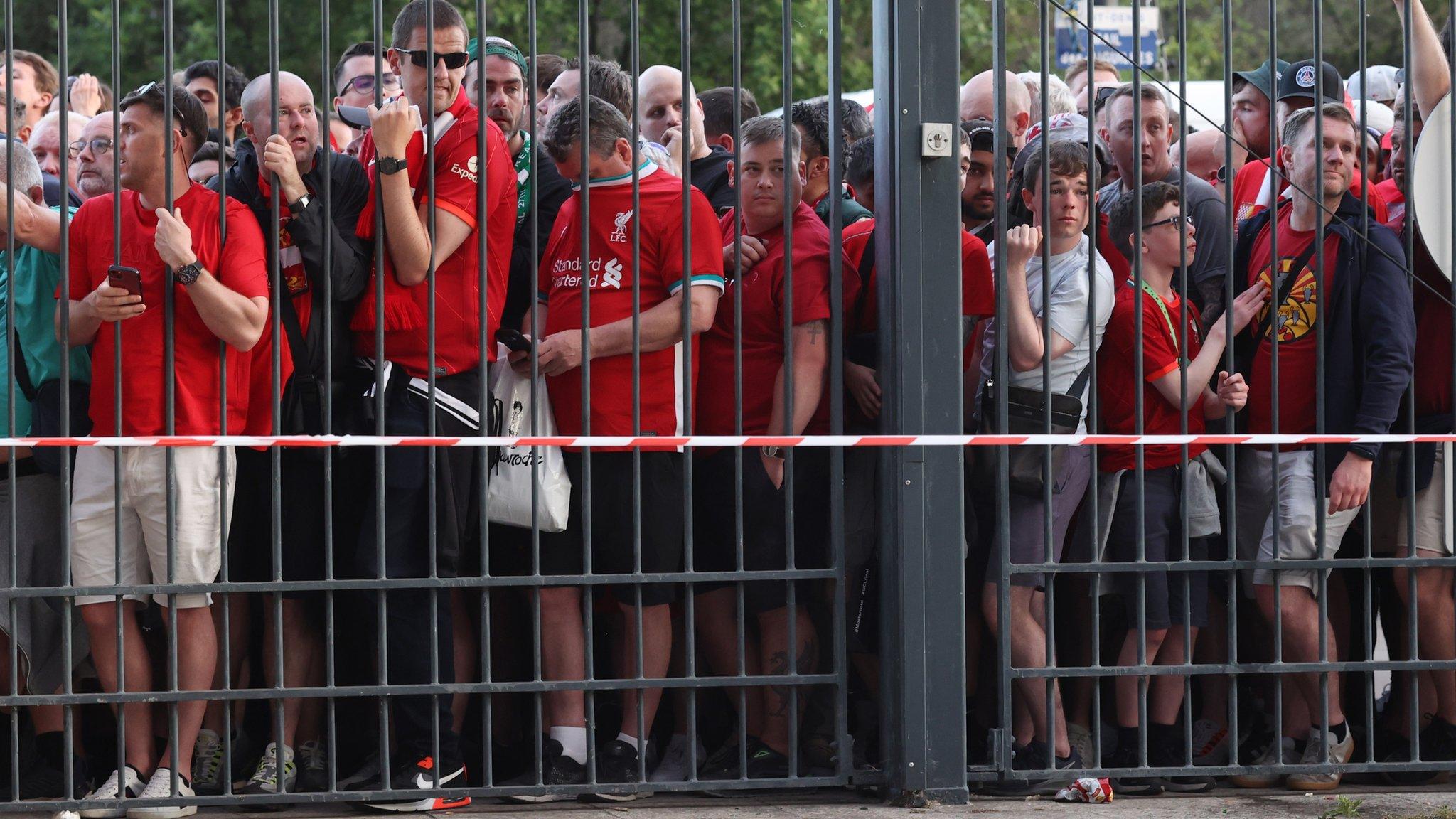 Liverpool fans outside the Stade de France