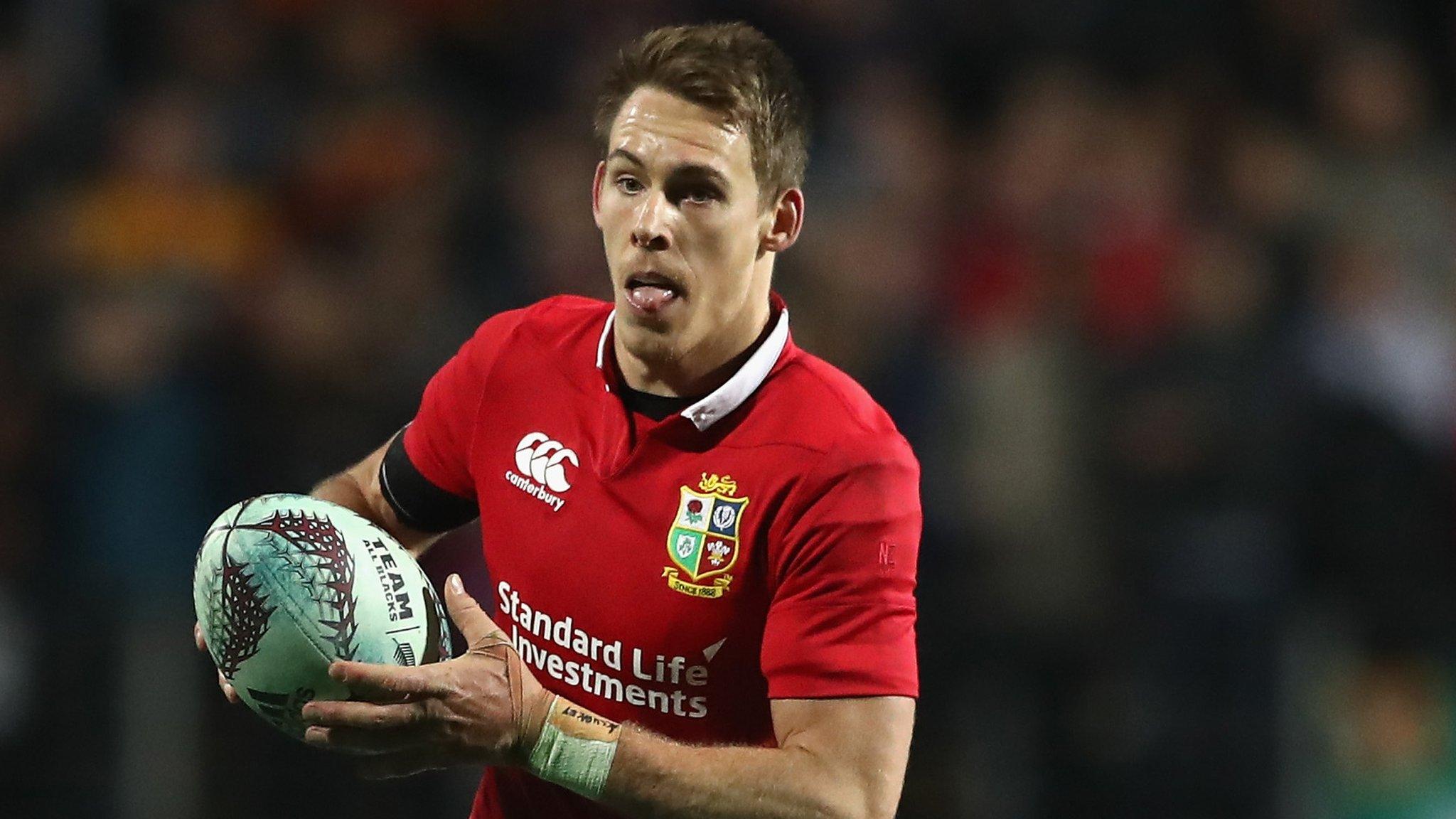 Liam Williams runs with the ball