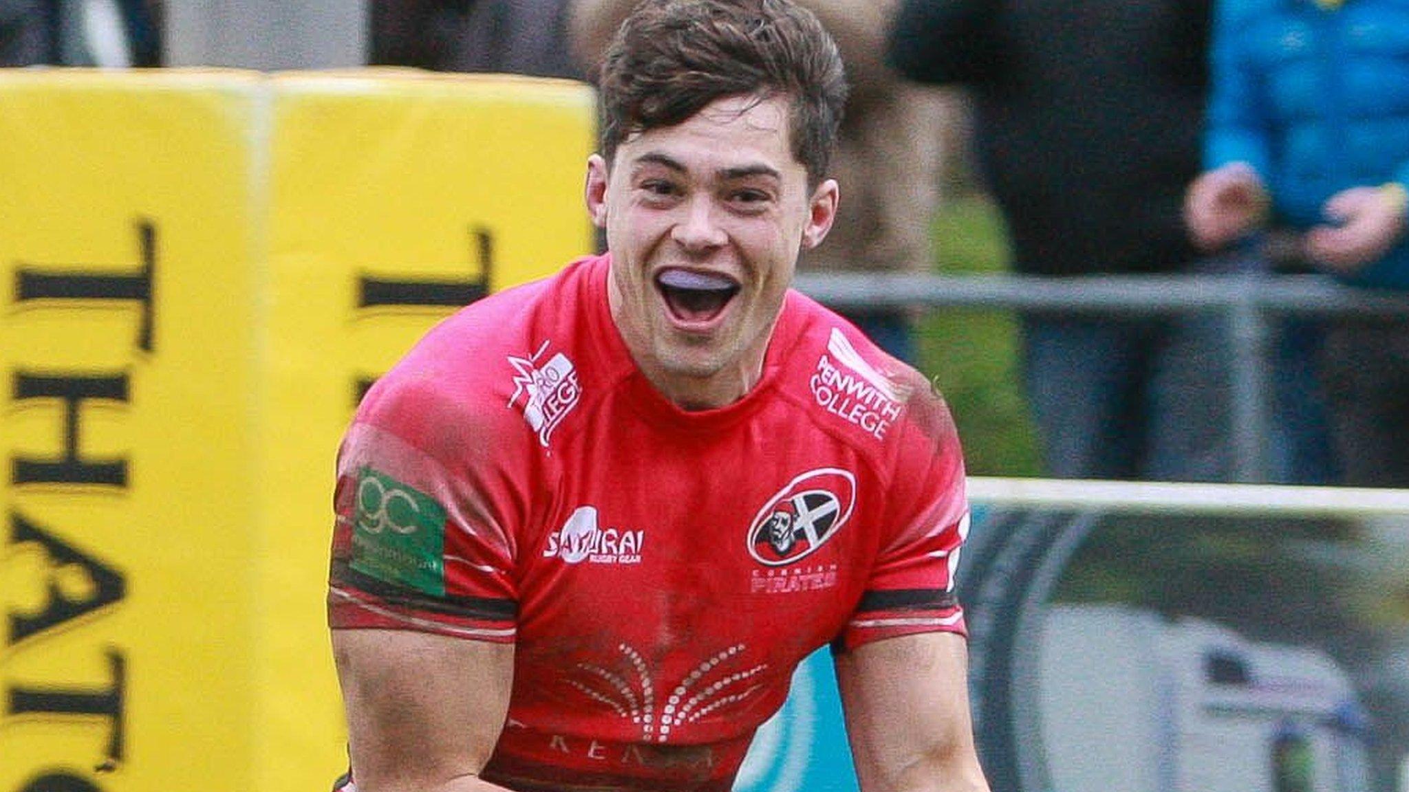 Robin Wedlake playing for Cornish Pirates