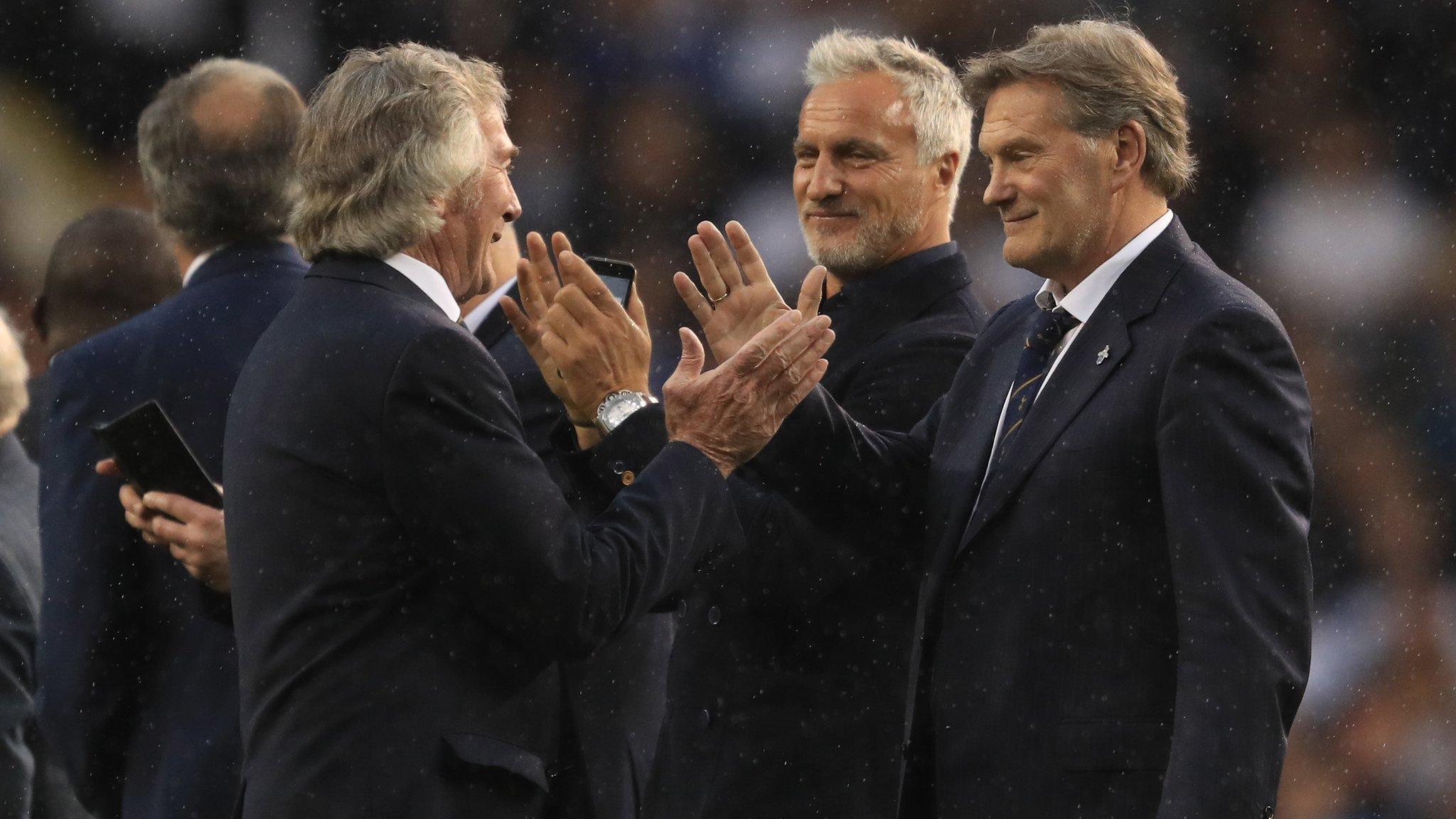 Glenn Hoddle with David Ginola and Pat Jennings