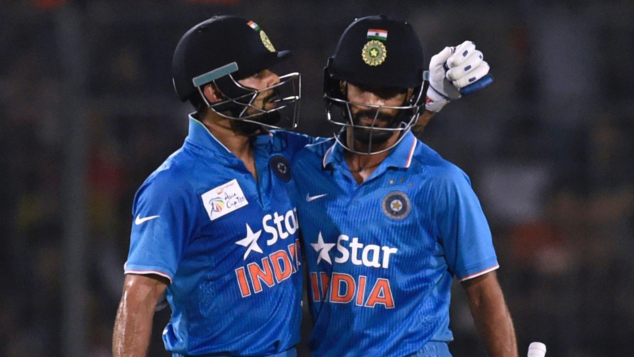 Virat Kohli (left) and Shikhar Dhawan