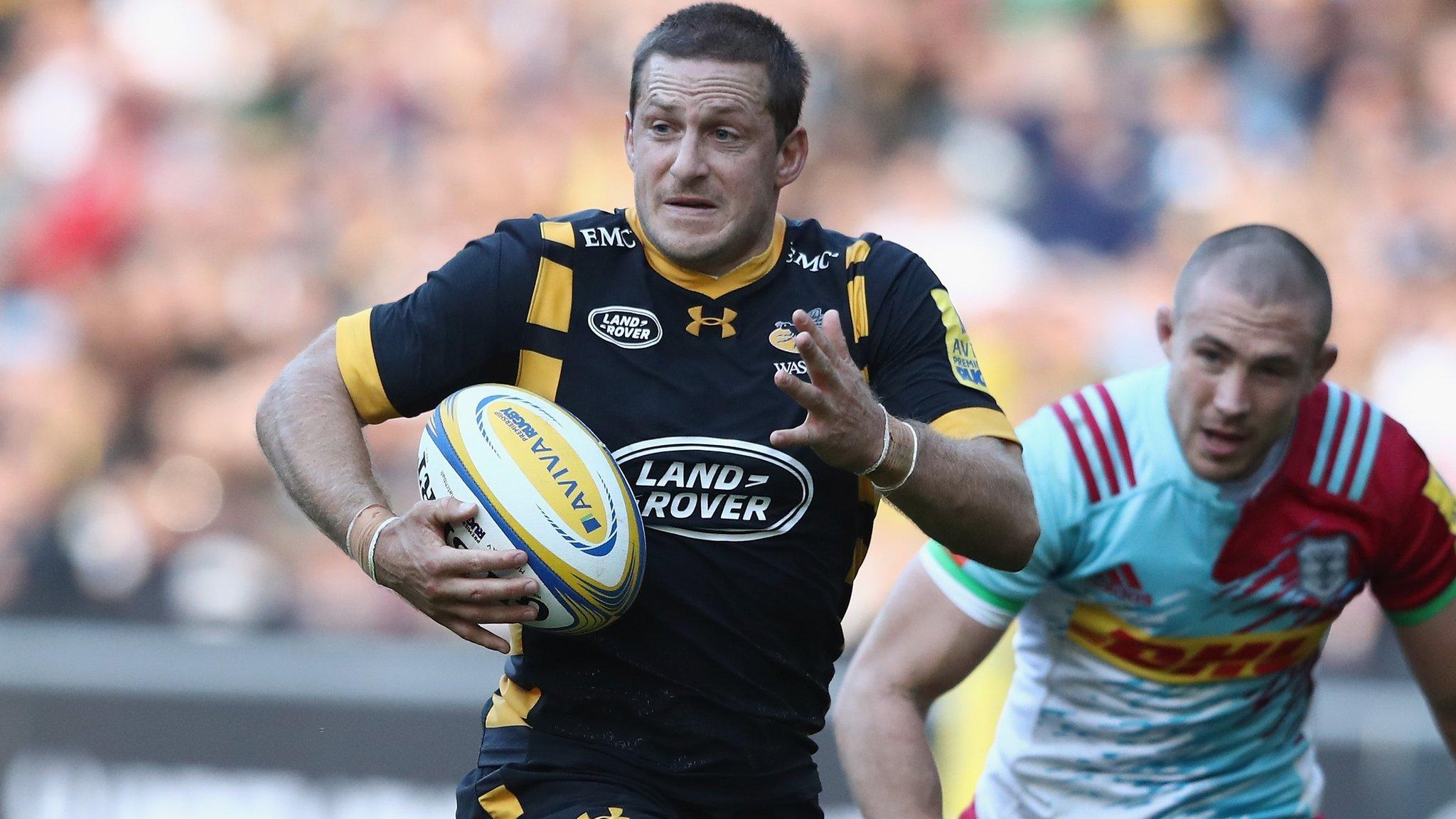 Jimmy Gopperth leaves England's Mike Brown trailing in his wake in Wasps' 47-18 win over Harlequins