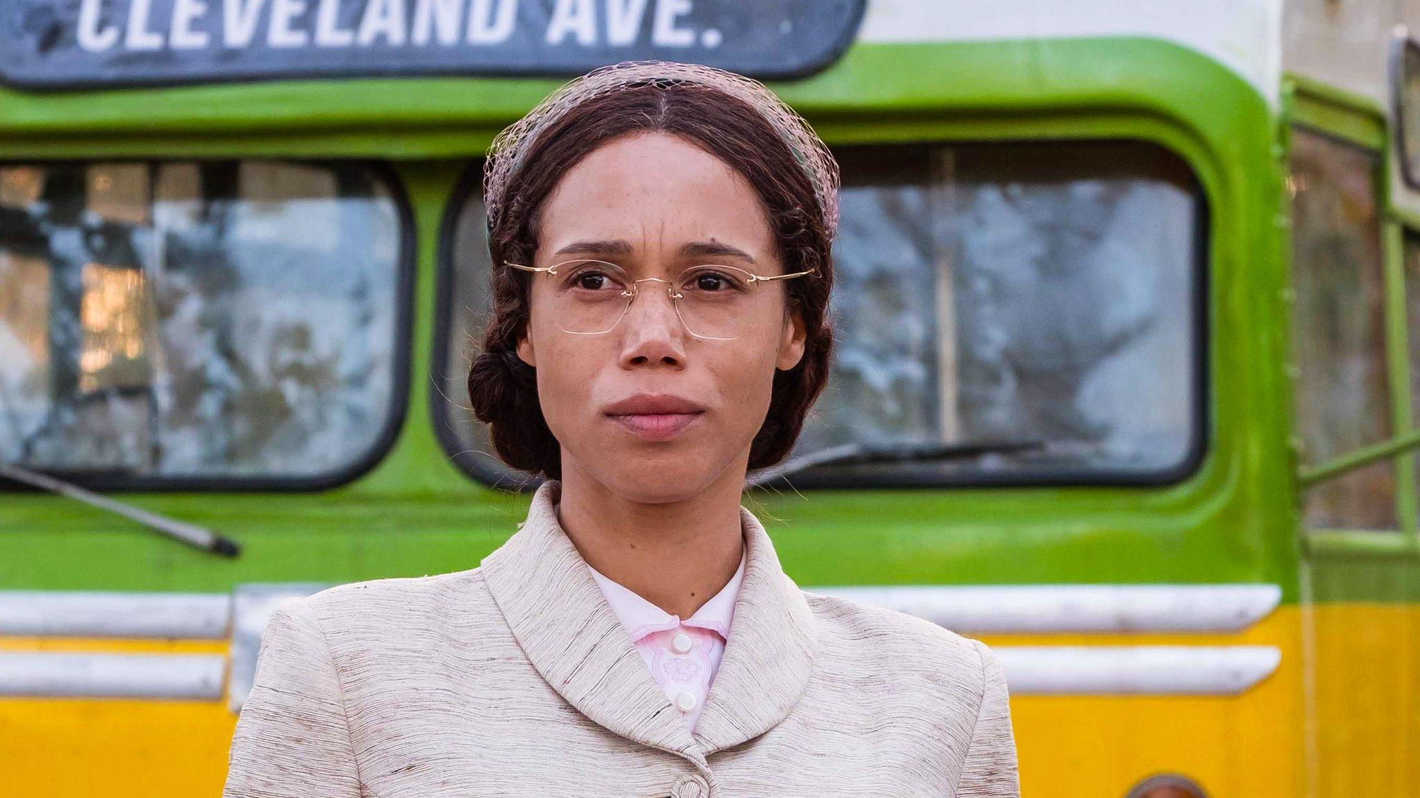 Vinette Robinson playing Rosa Parks.