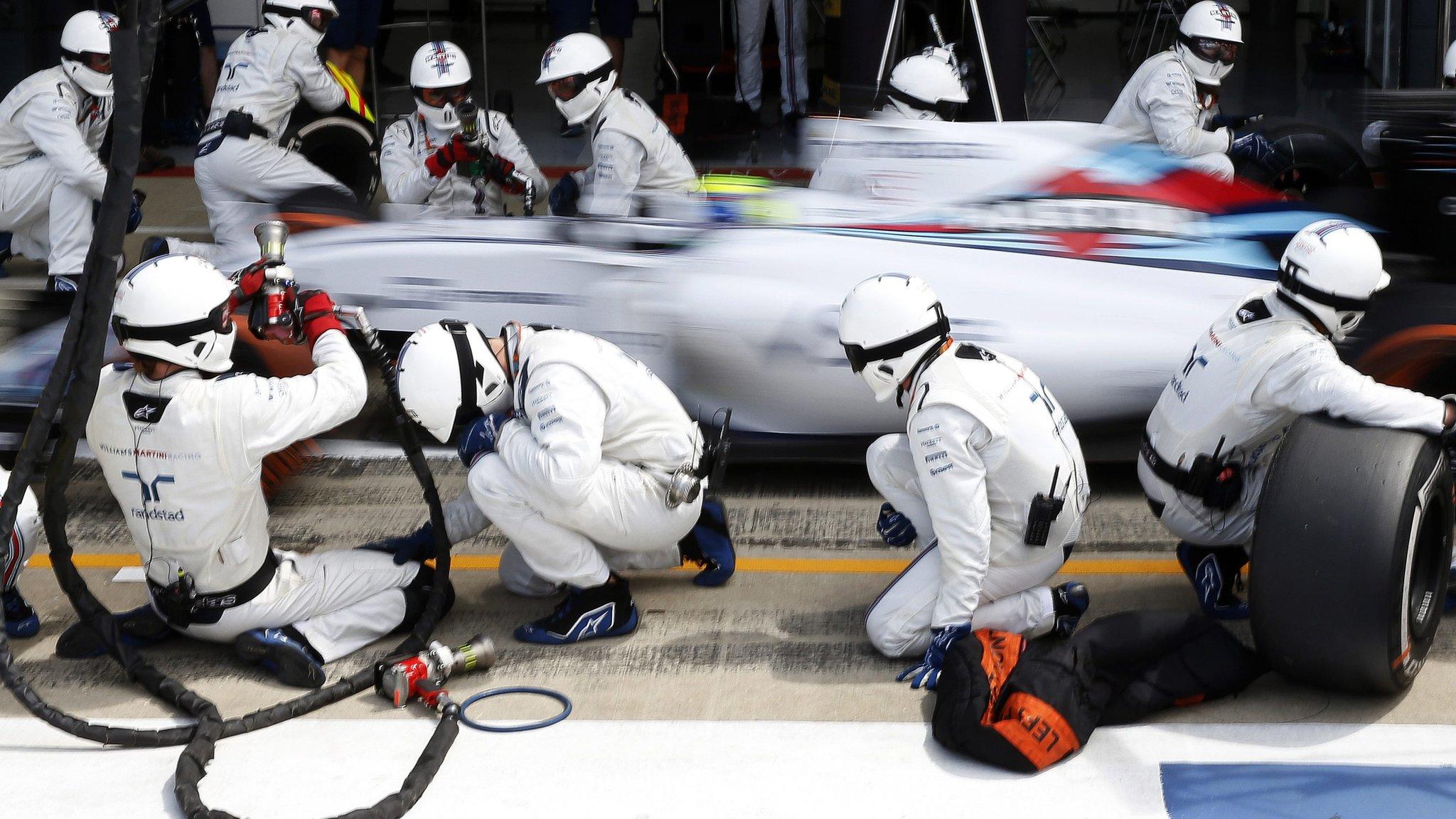 Massa leaves the pit stop