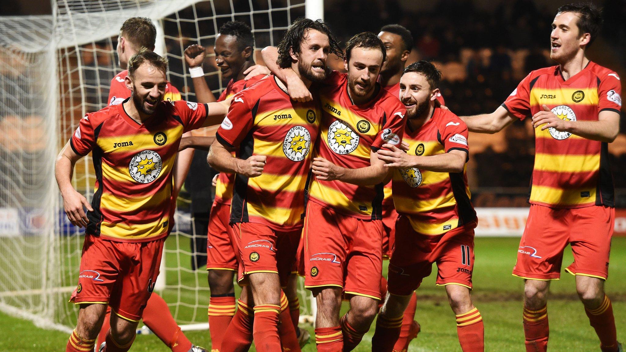 Partick Thistle celebrate Dan Seaborne's goal