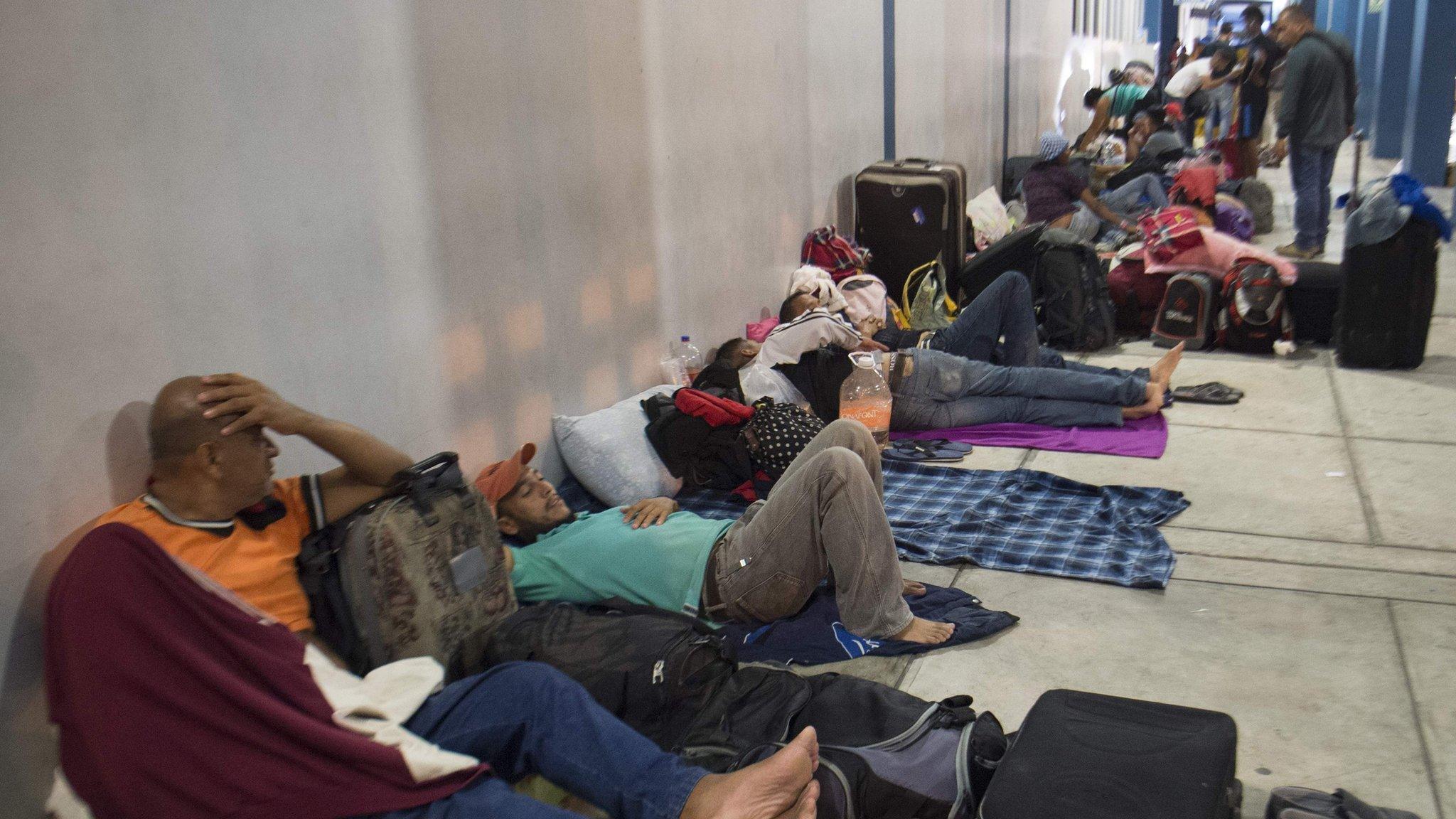 Venezuelan nationals sleep on the pavement in Tumbes, northern Peru on August 24, 2018