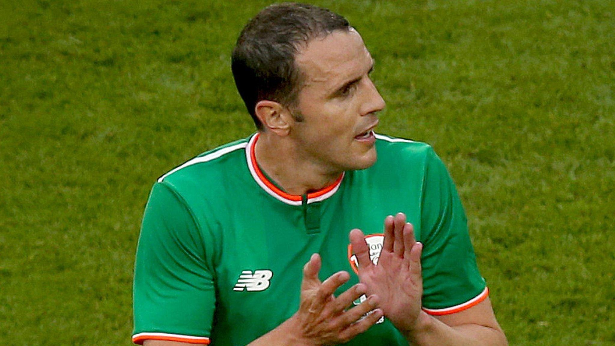 John O'Shea applauds Republic fans as he comes off in the first half against the USA