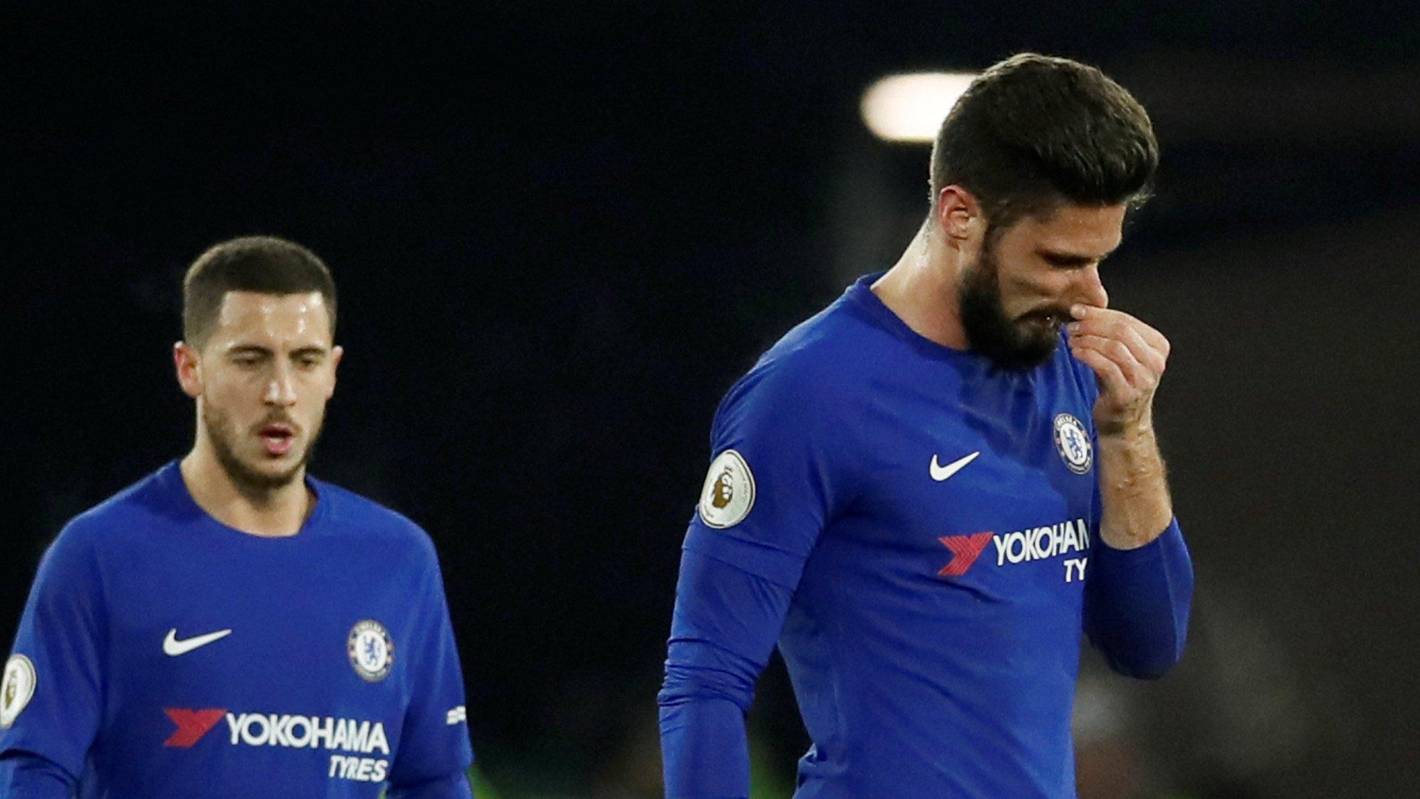 Chelsea players deflated after defeat