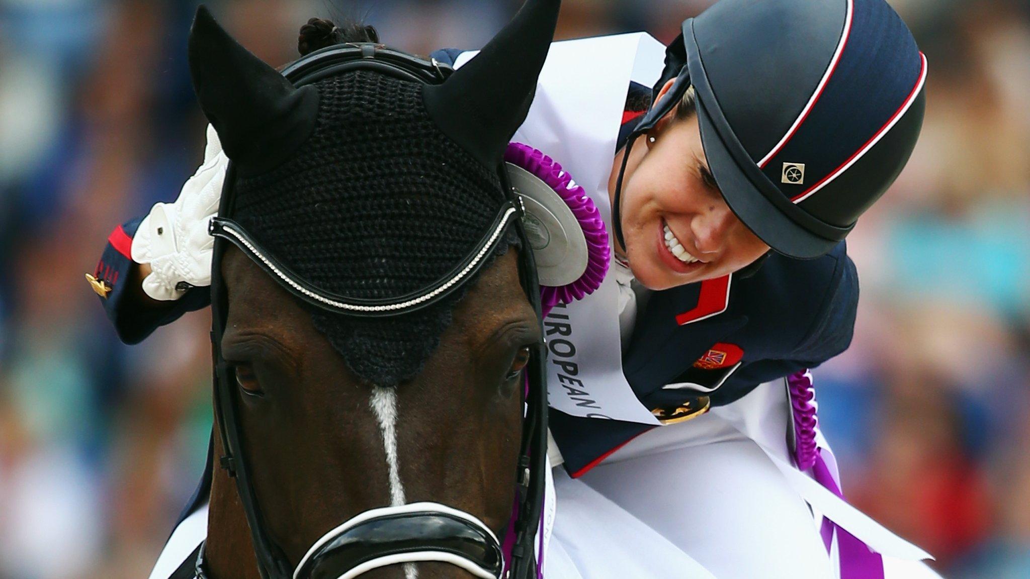 Charlotte Dujardin wins gold in equestrian at 2012