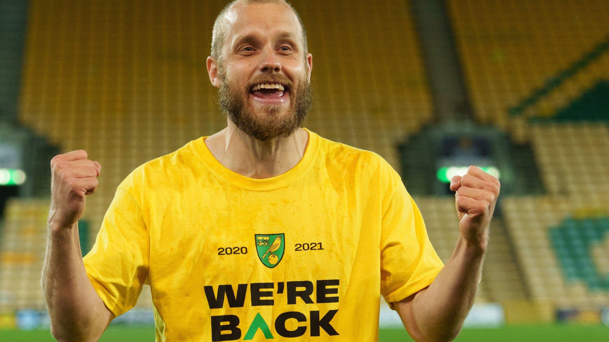 Teemu Pukki celebrates