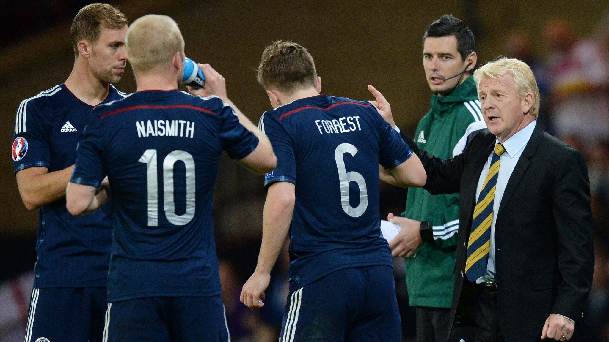 Scotland coach Gordon Strachan speaks to his players