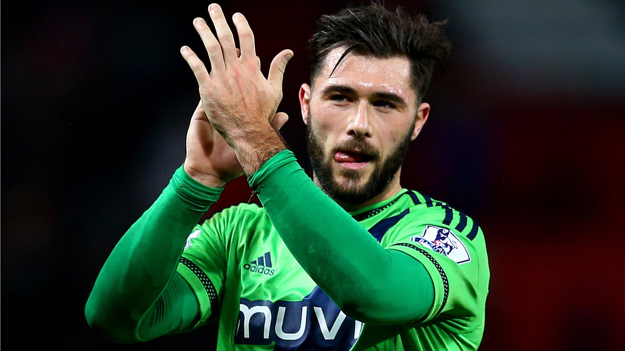 Charlie Austin in action for Southampton