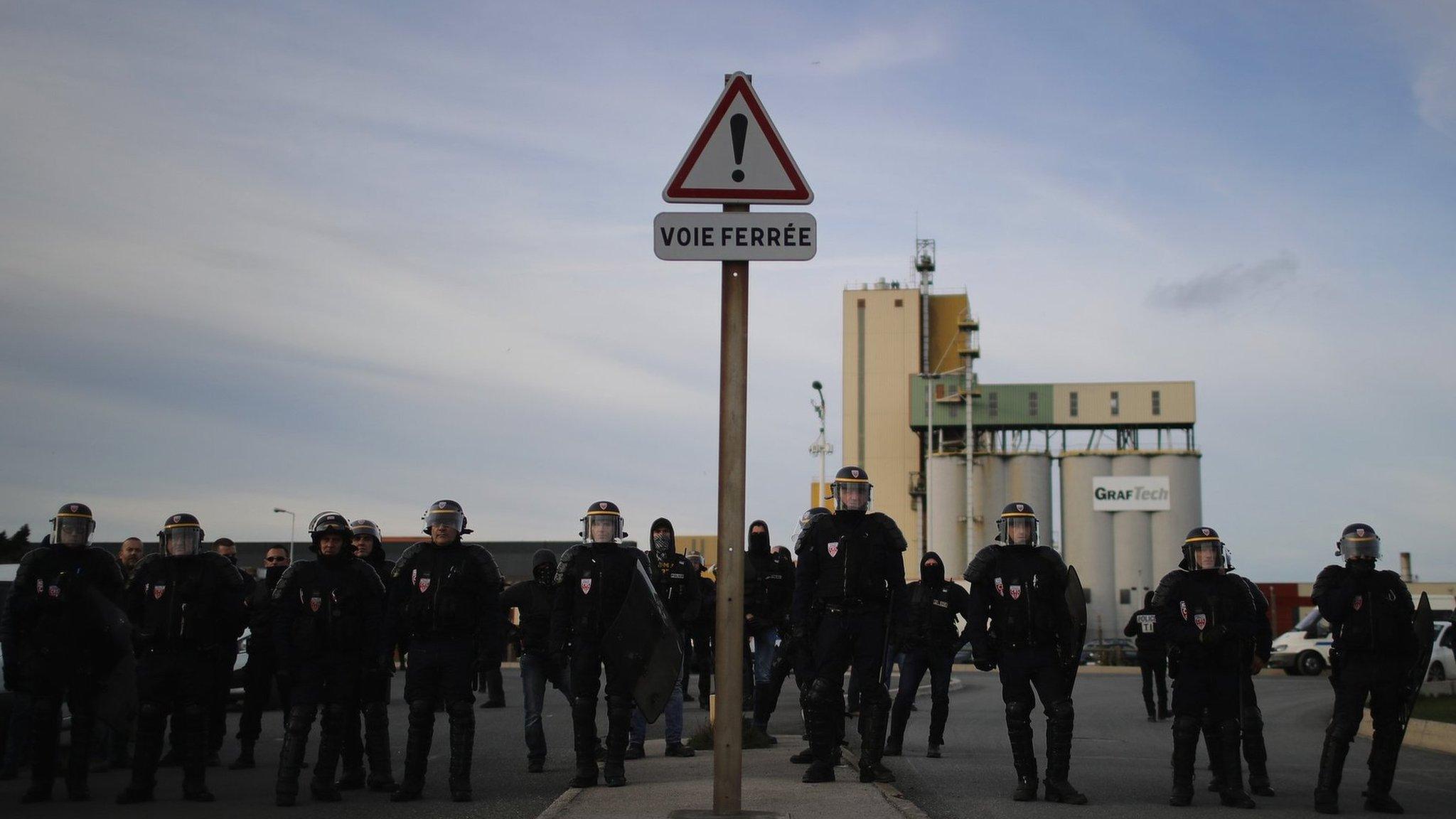 Calais camp being cleared