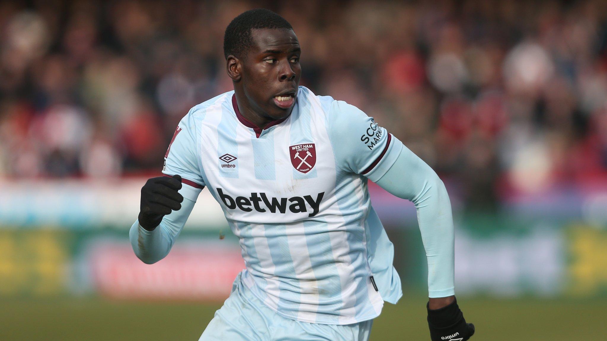 Kurt Zouma running on the pitch for West Ham