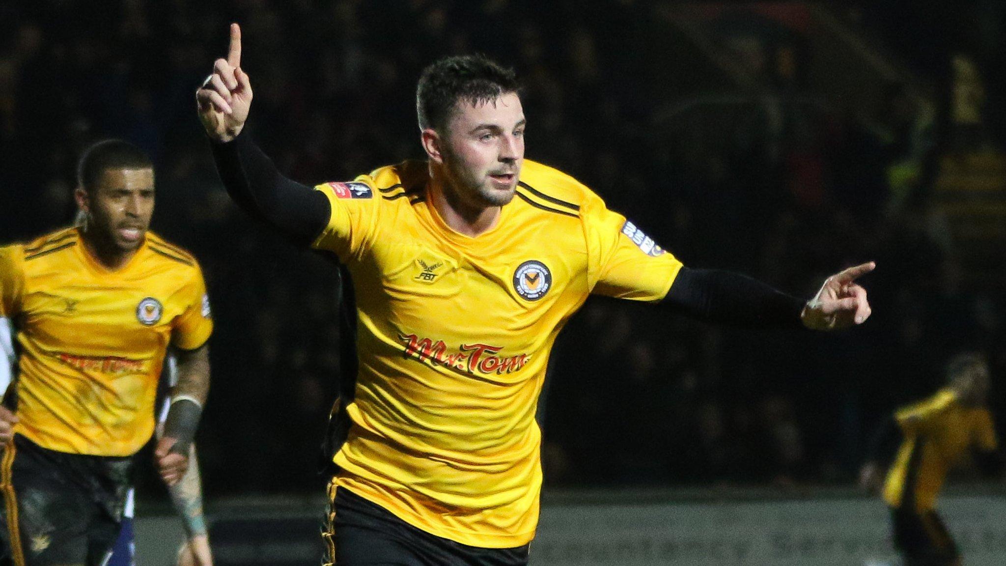 Padraig Amond celebrates