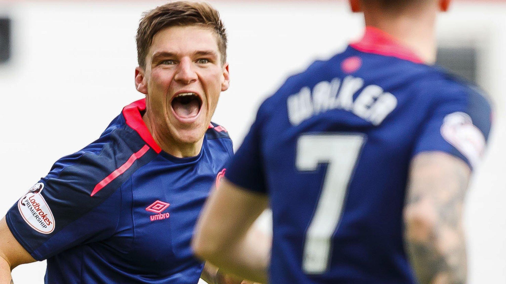 Hearts' Ross Callachan and Jamie Walker celebrate