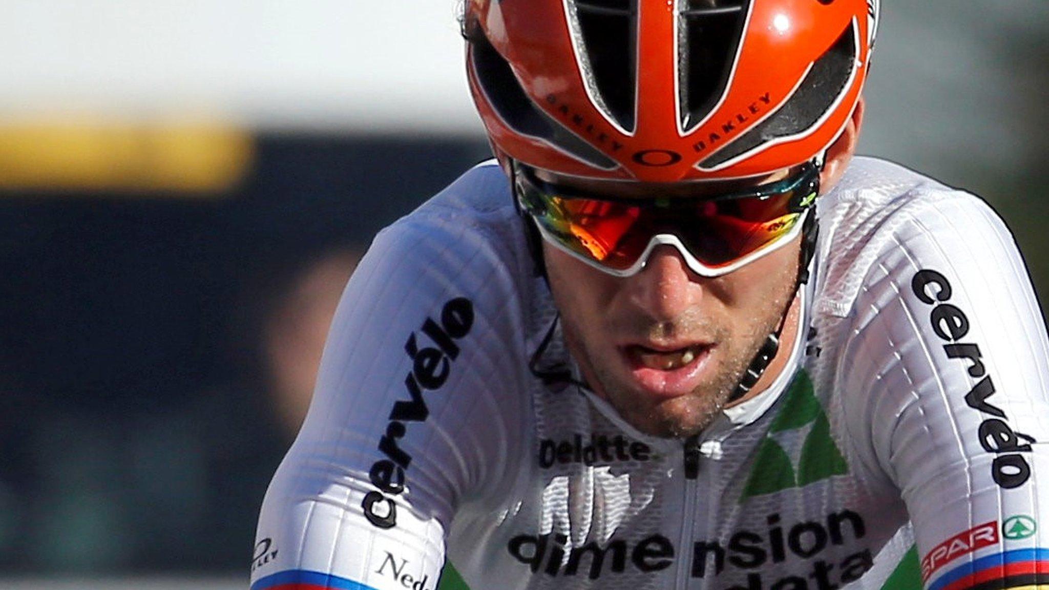 Mark Cavendish finishes stage 11