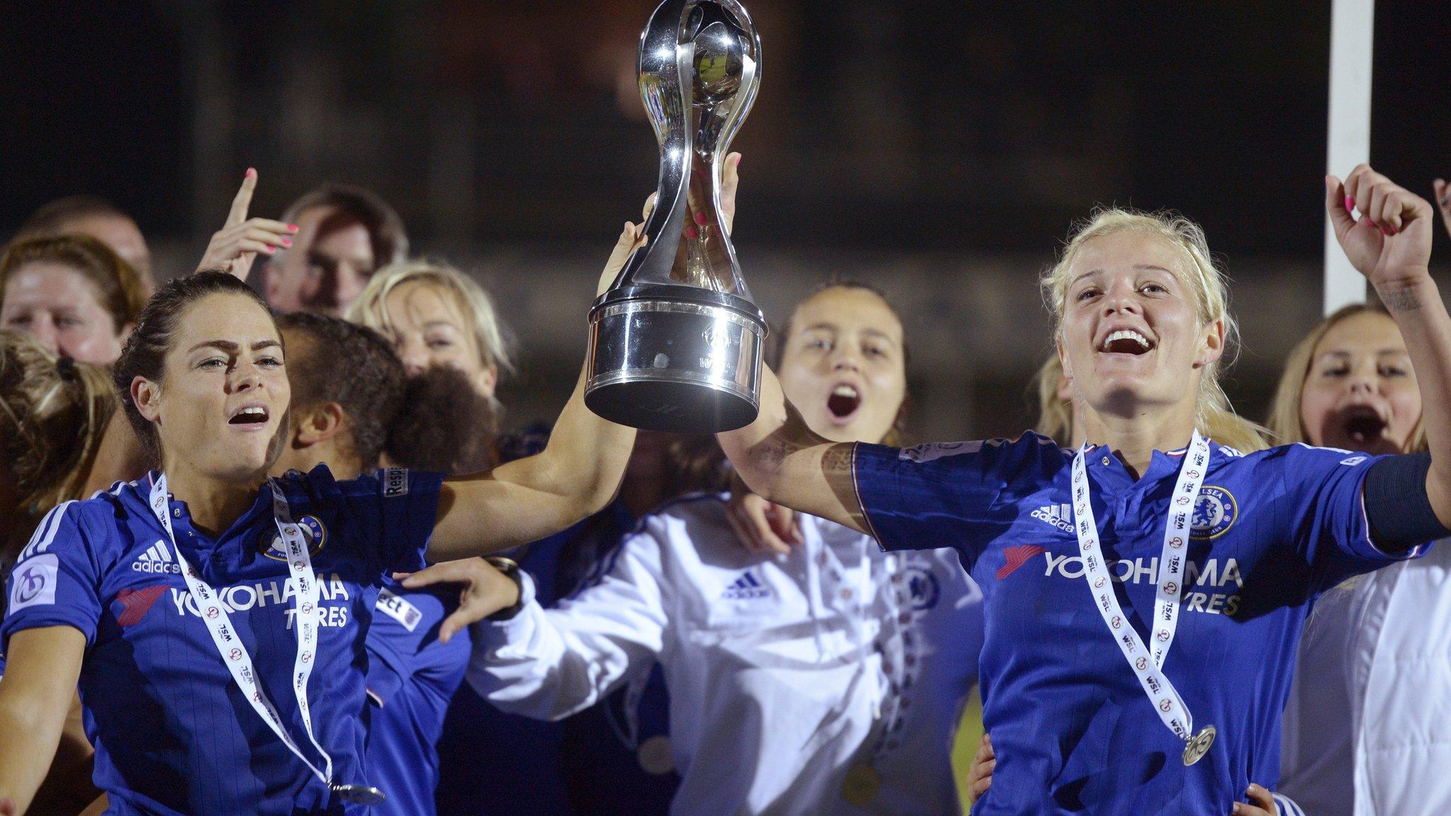 Claire Raffety (left) and Katie Chapman lift the WSL 1 trophy