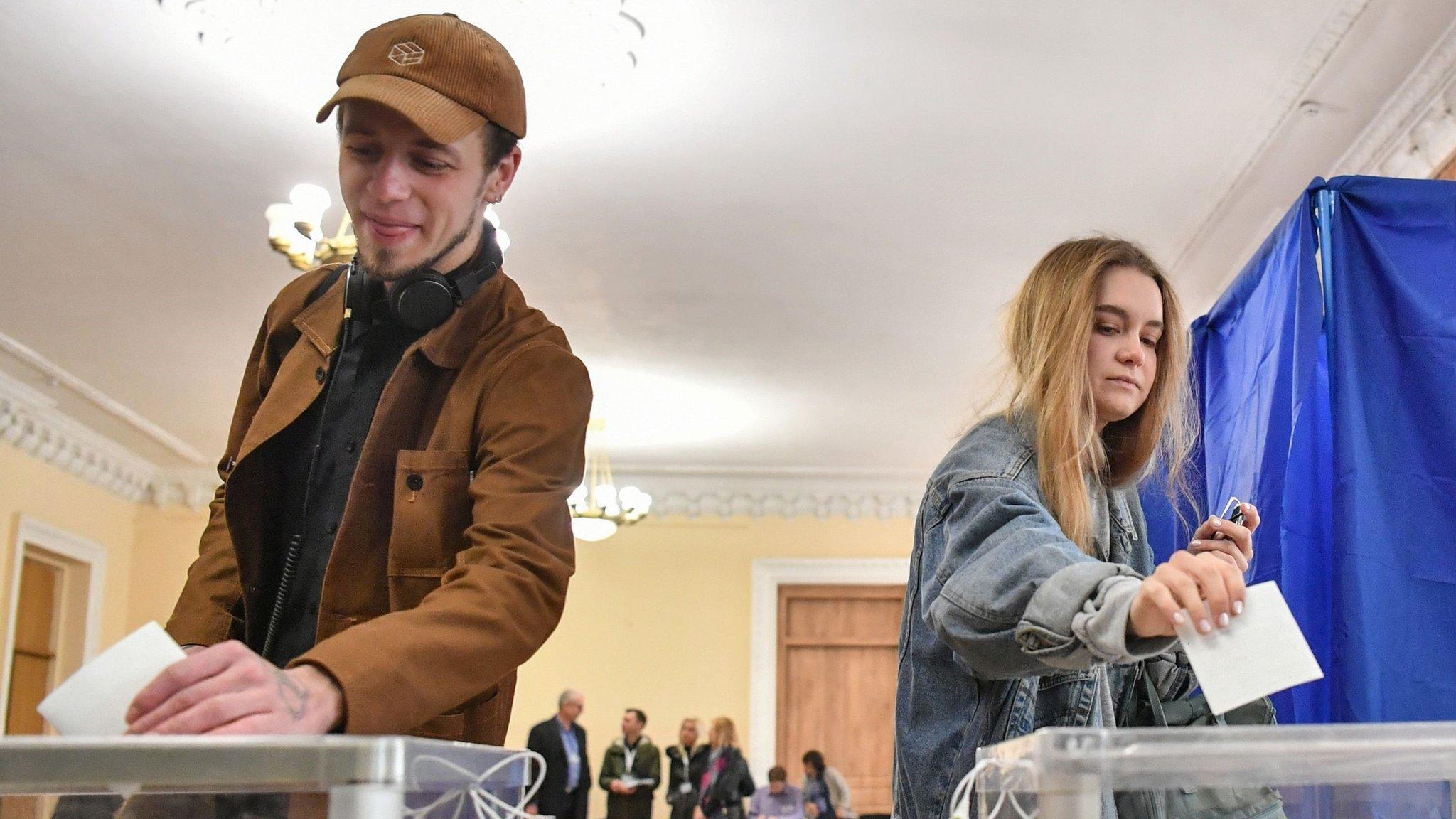 Voters in Kiev - 21 April