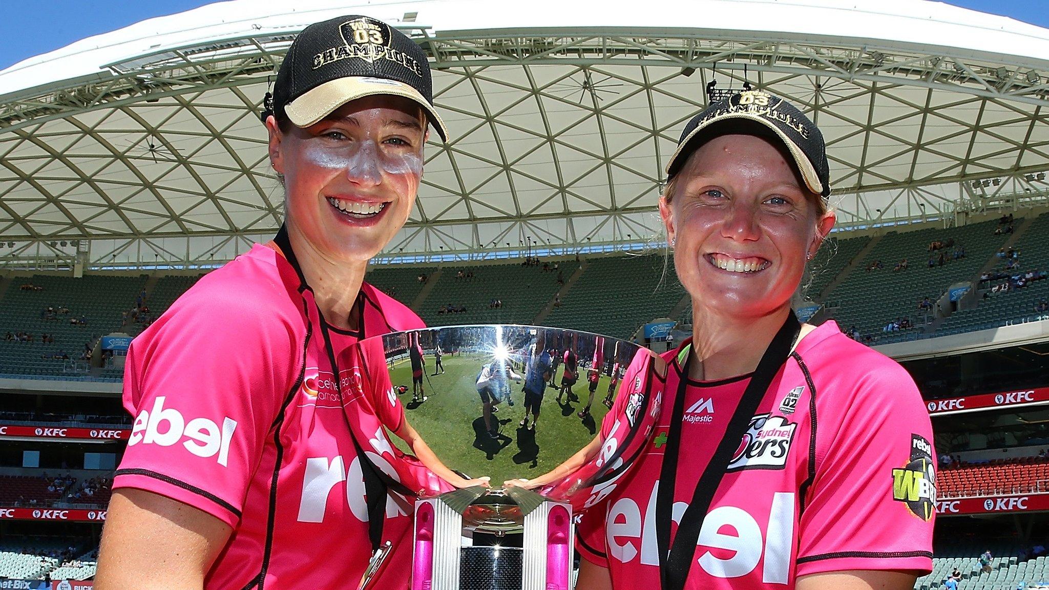 Ellyse Perry (left) and Alyssa Healy