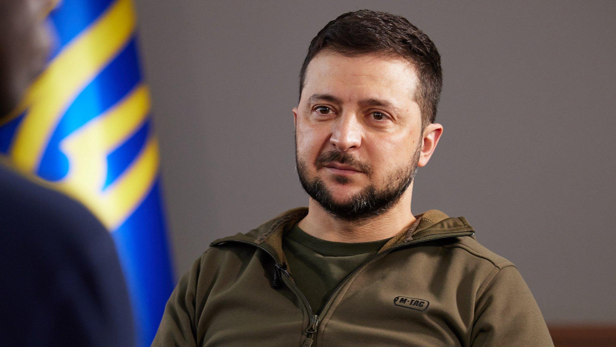 Ukrainian President Volodymyr Zelensky talks to the BBC's Clive Myrie