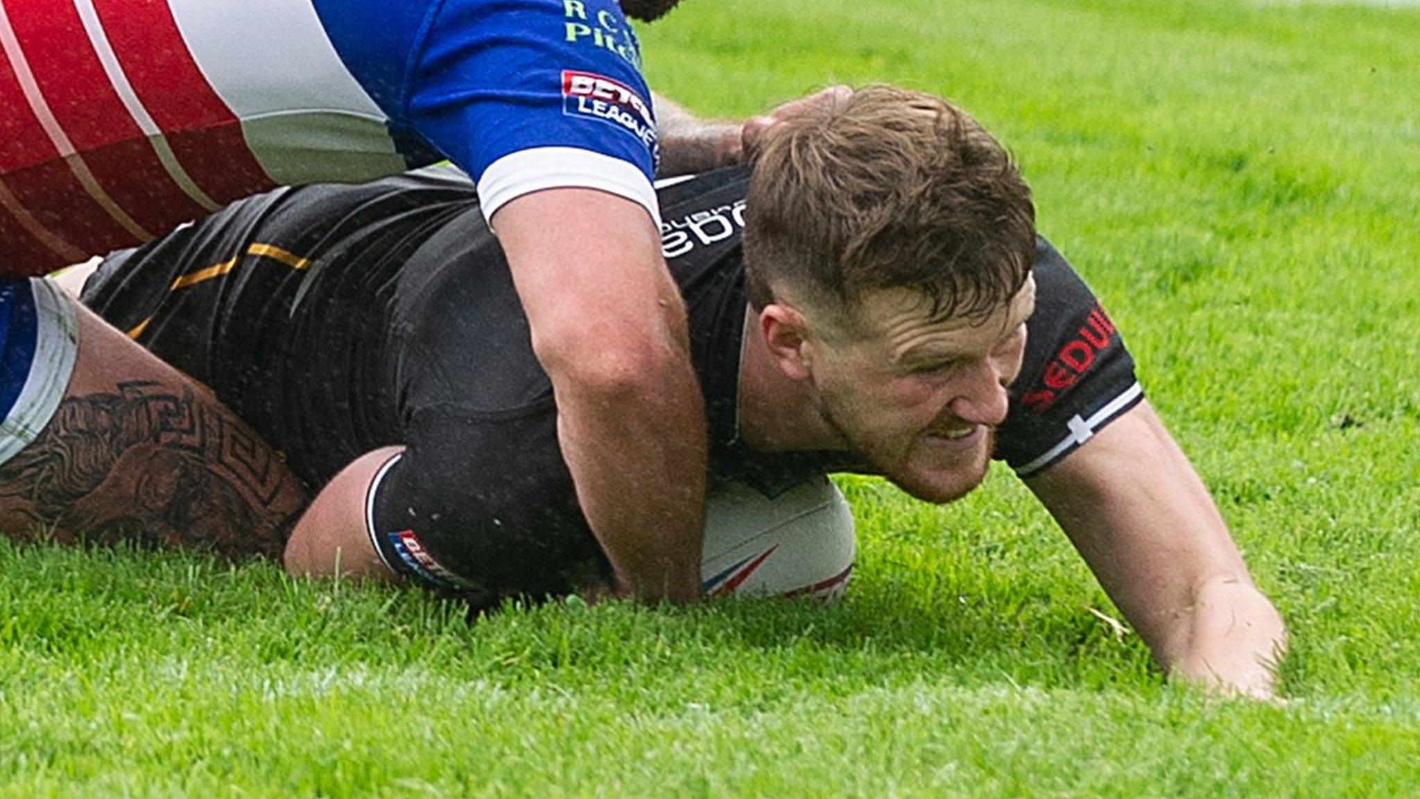 Liam Whitton scores a try for Cornwall