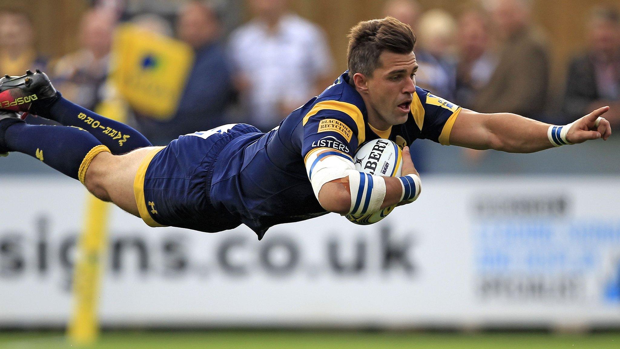 Wynard Olivier scores Worcester's try