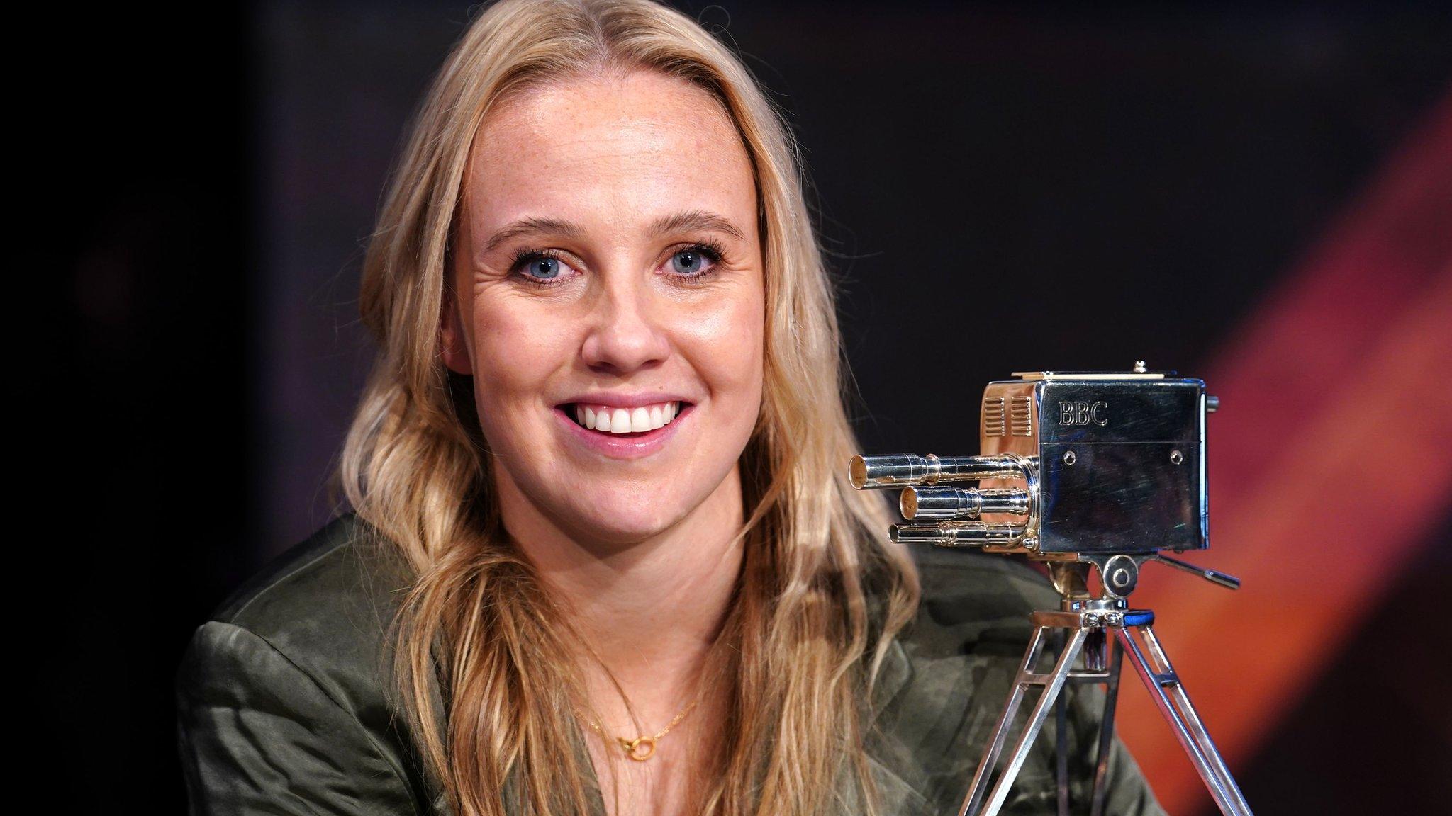 Beth Mead poses with The BBC Sports Personality of the Year Award