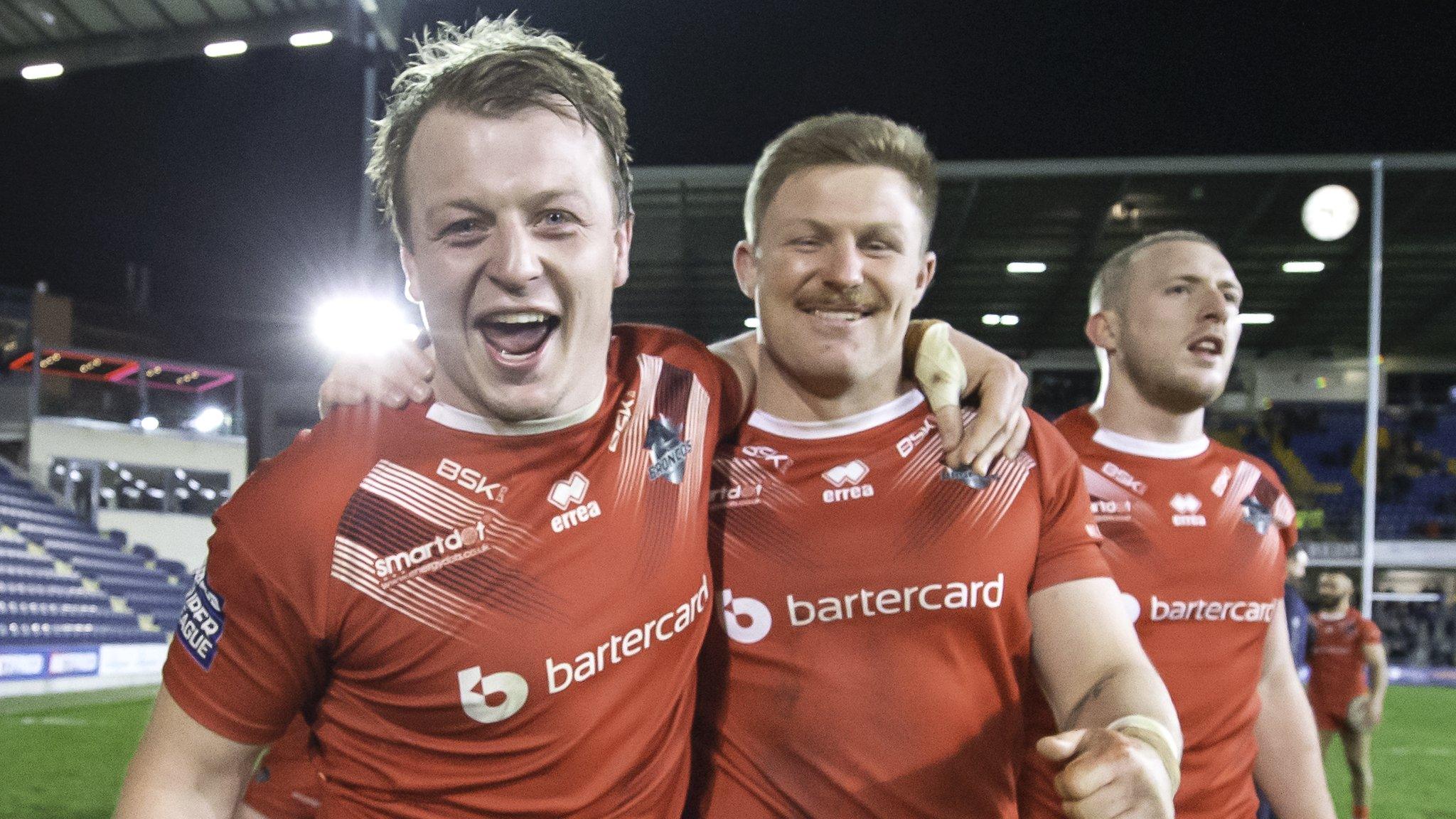 London's Eddie Battye & Luke Yates celebrate victory over Leeds