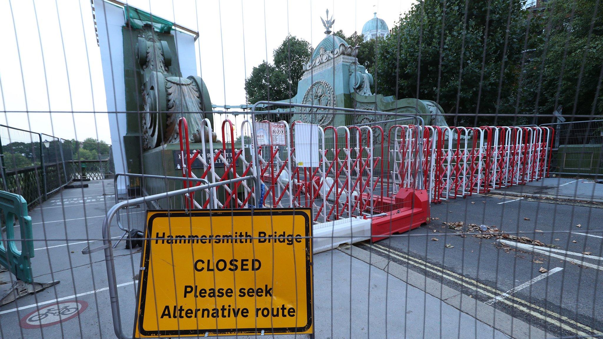 Closed Hammersmith Bridge