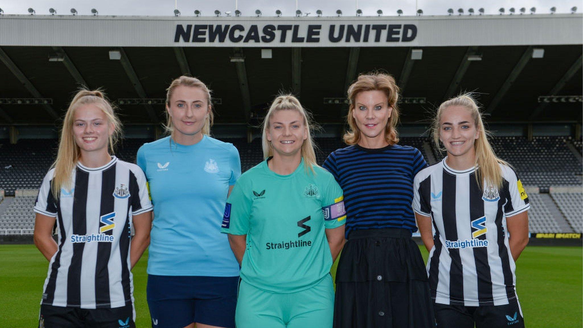 Becky Langley and Newcastle United Women players with Amanda Staveley