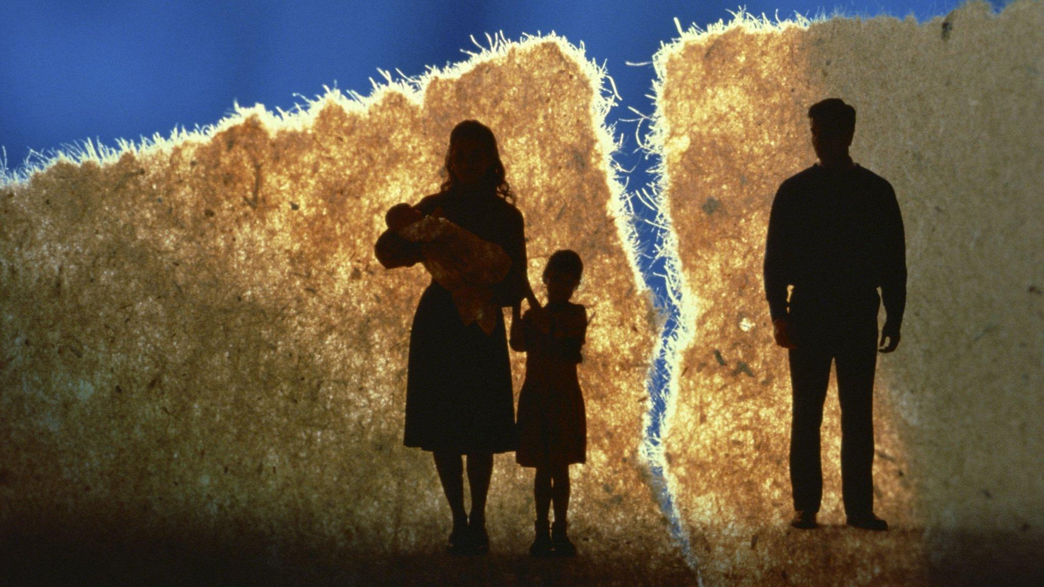 Silhouette of a split family