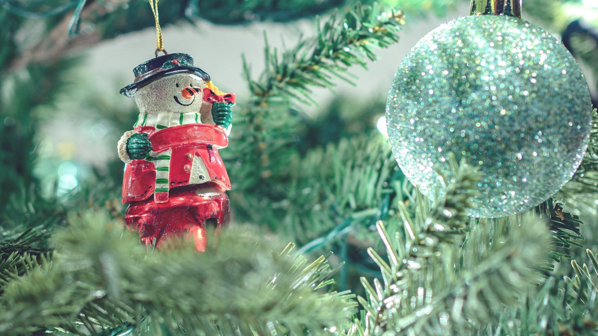 Bauble in a Christmas tree (Image: Kelly Mercer/Flickr)