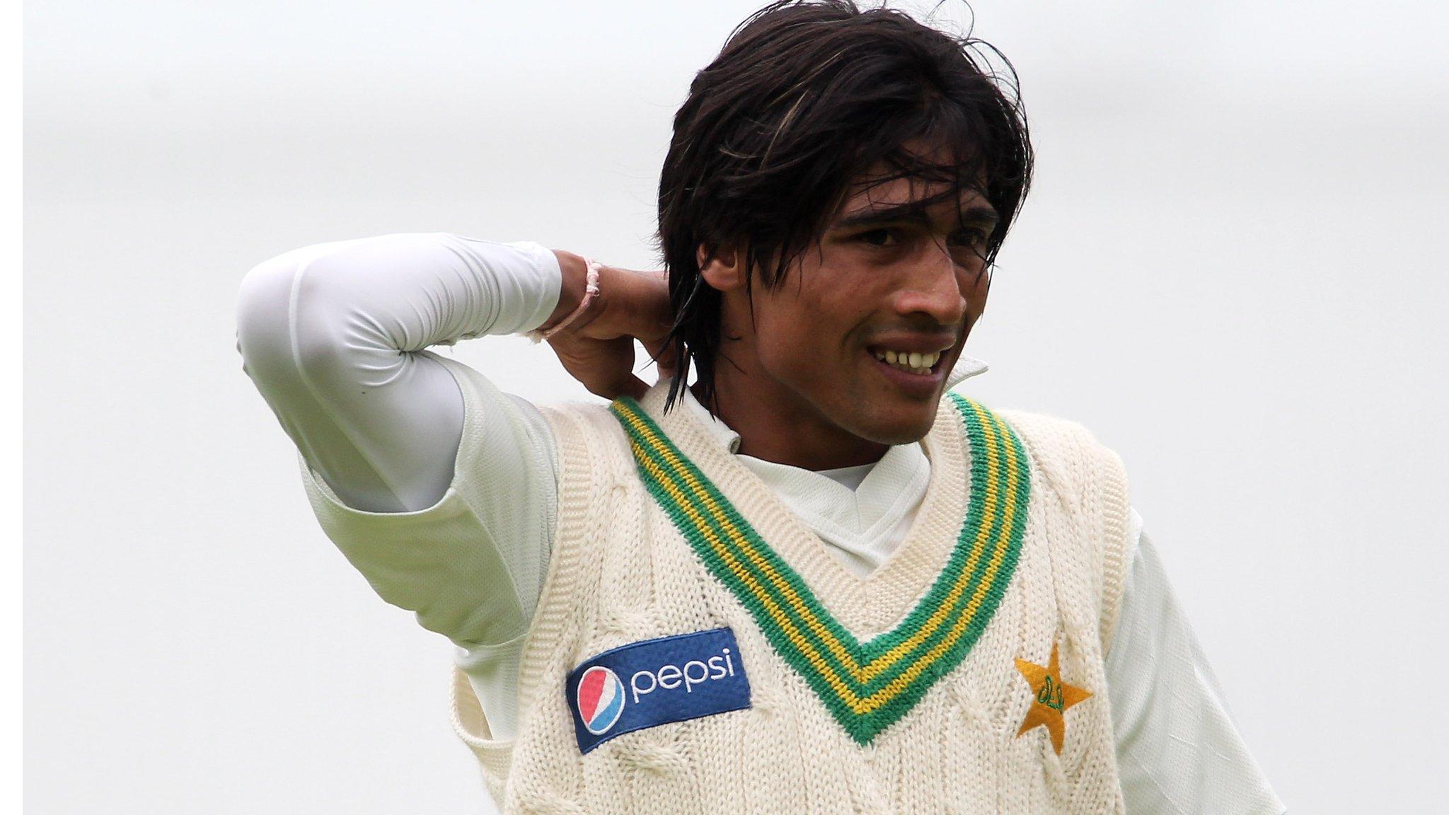 Mohammad Amir playing for Pakistan in 2010