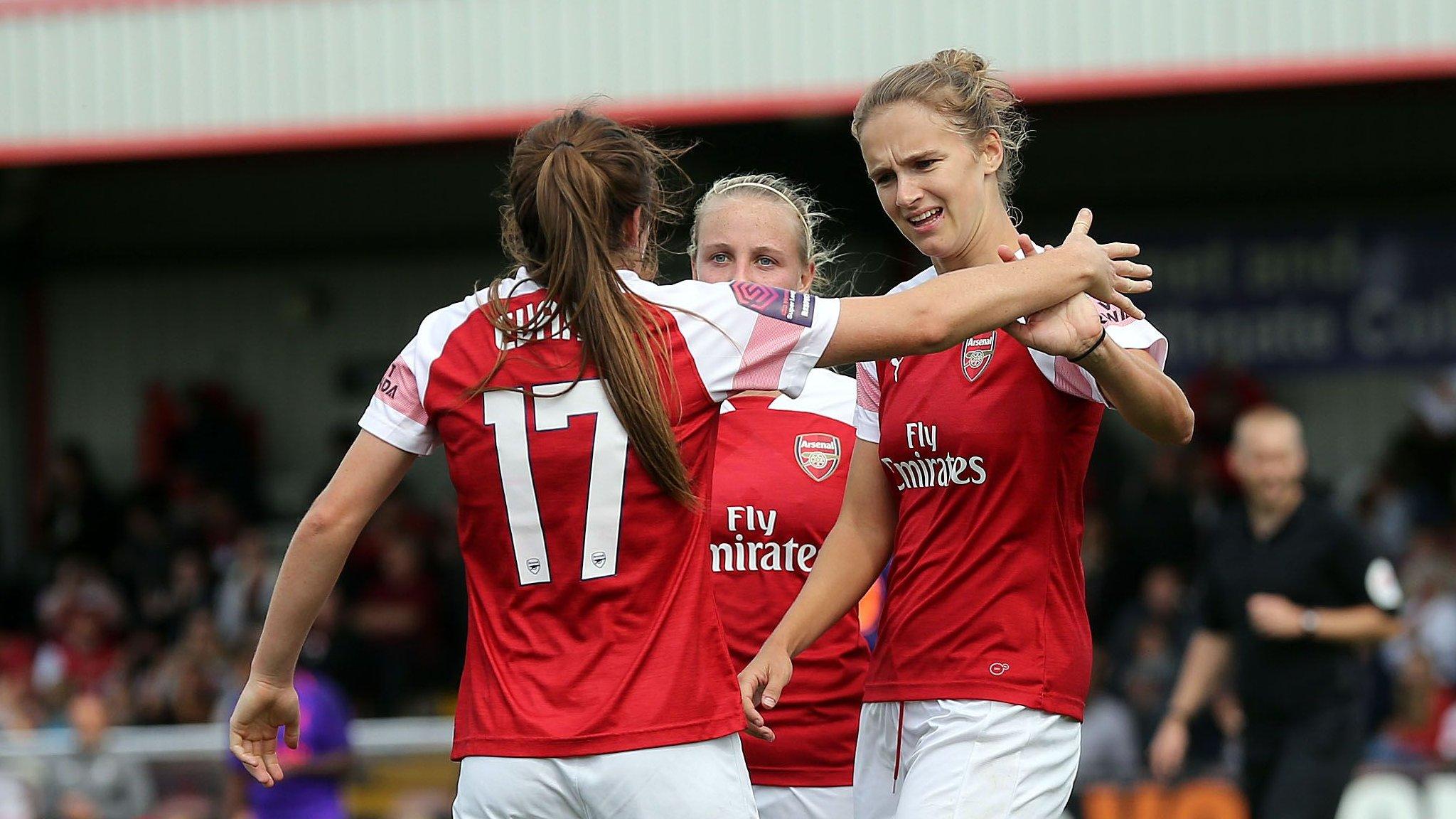 Vivianne Miedema celebrates with her Arsenal team-mates