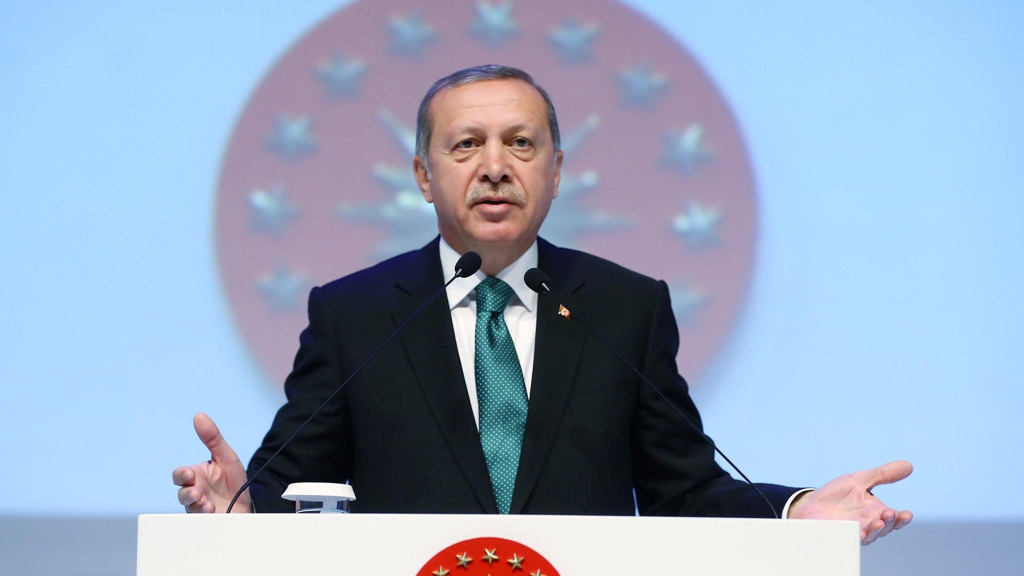 Recep Tayyip Erdogan addresses the members of an educational foundation in Istanbul (May 30, 2016)