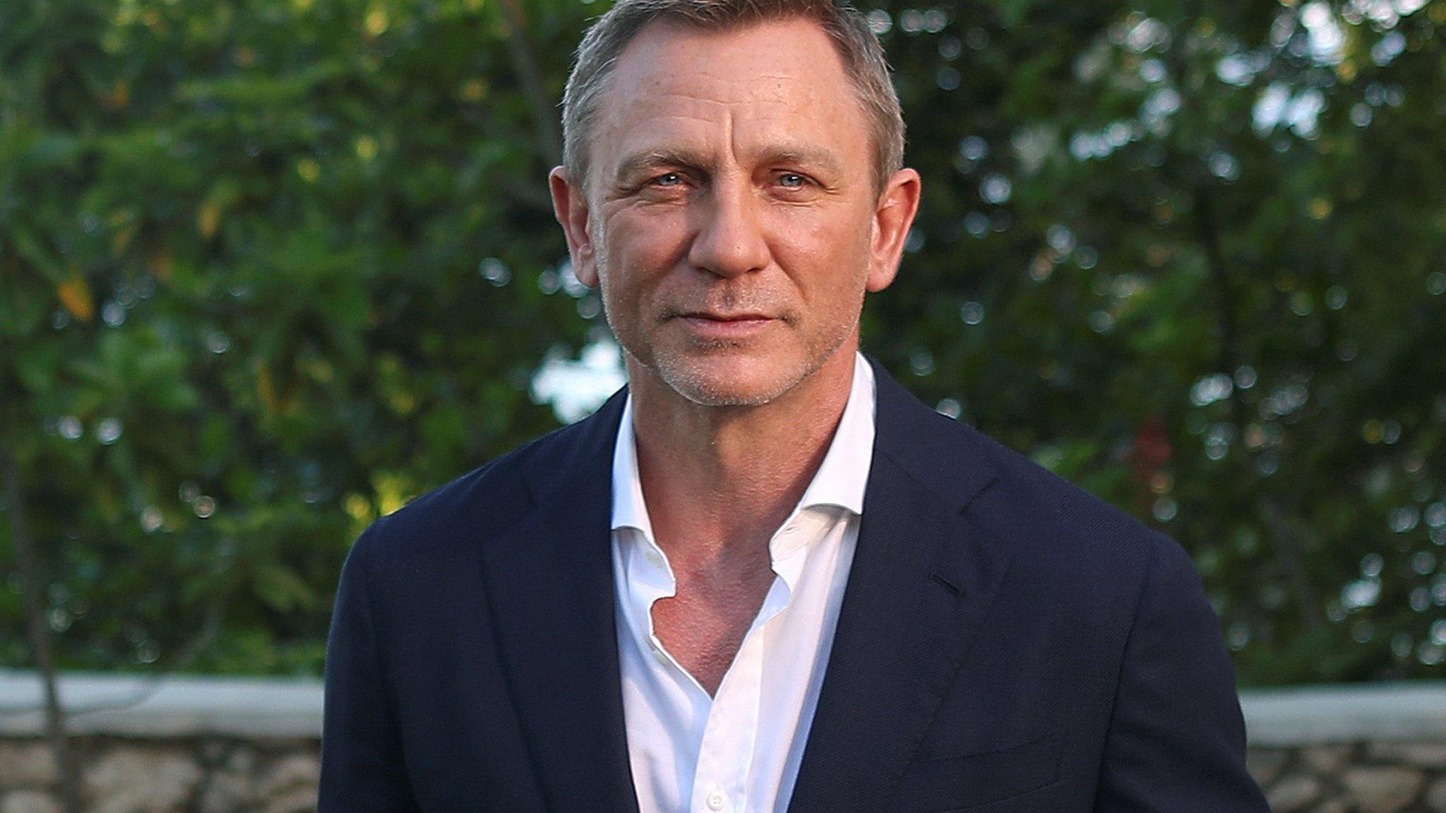 Daniel Craig