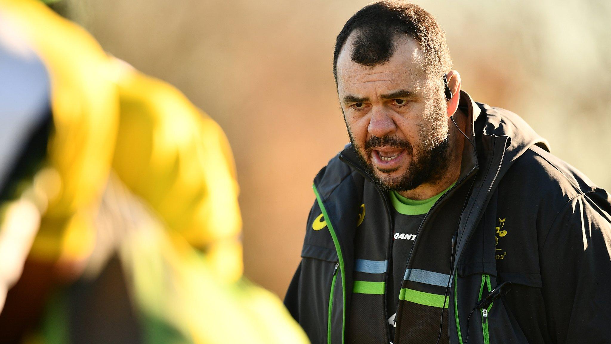 Michael Cheika oversees an Australian scrum during training