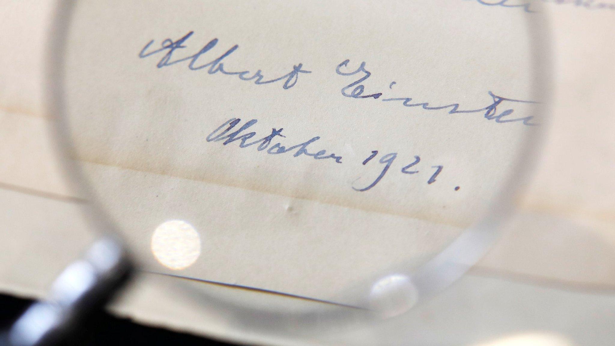 A note written by Albert Einstein to Italian chemistry student Elisabetta Piccini in Florence, Italy, in 1921 sold at an auction in Jerusalem on 6 March 2018.