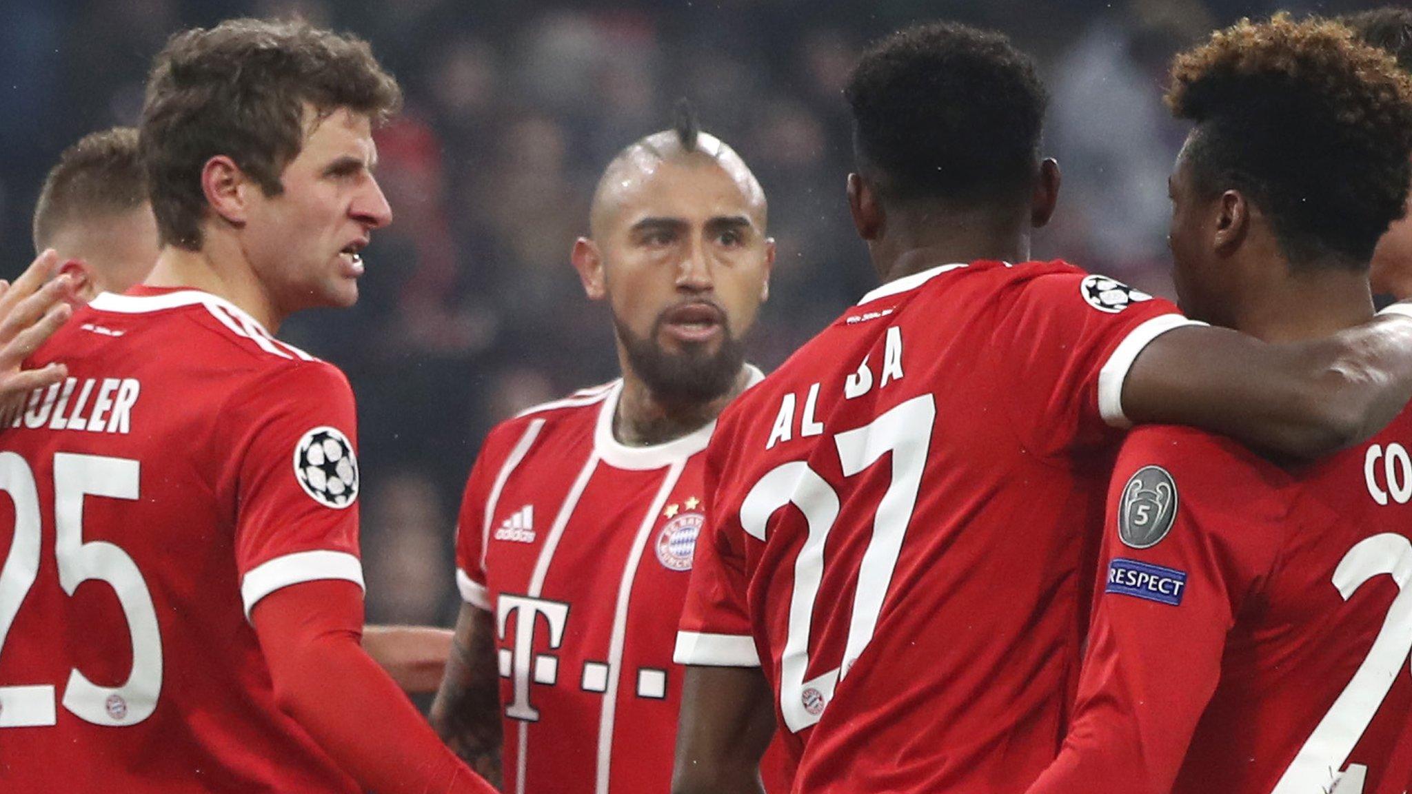 Bayern Munich's players celebrate Thomas Muller's goal