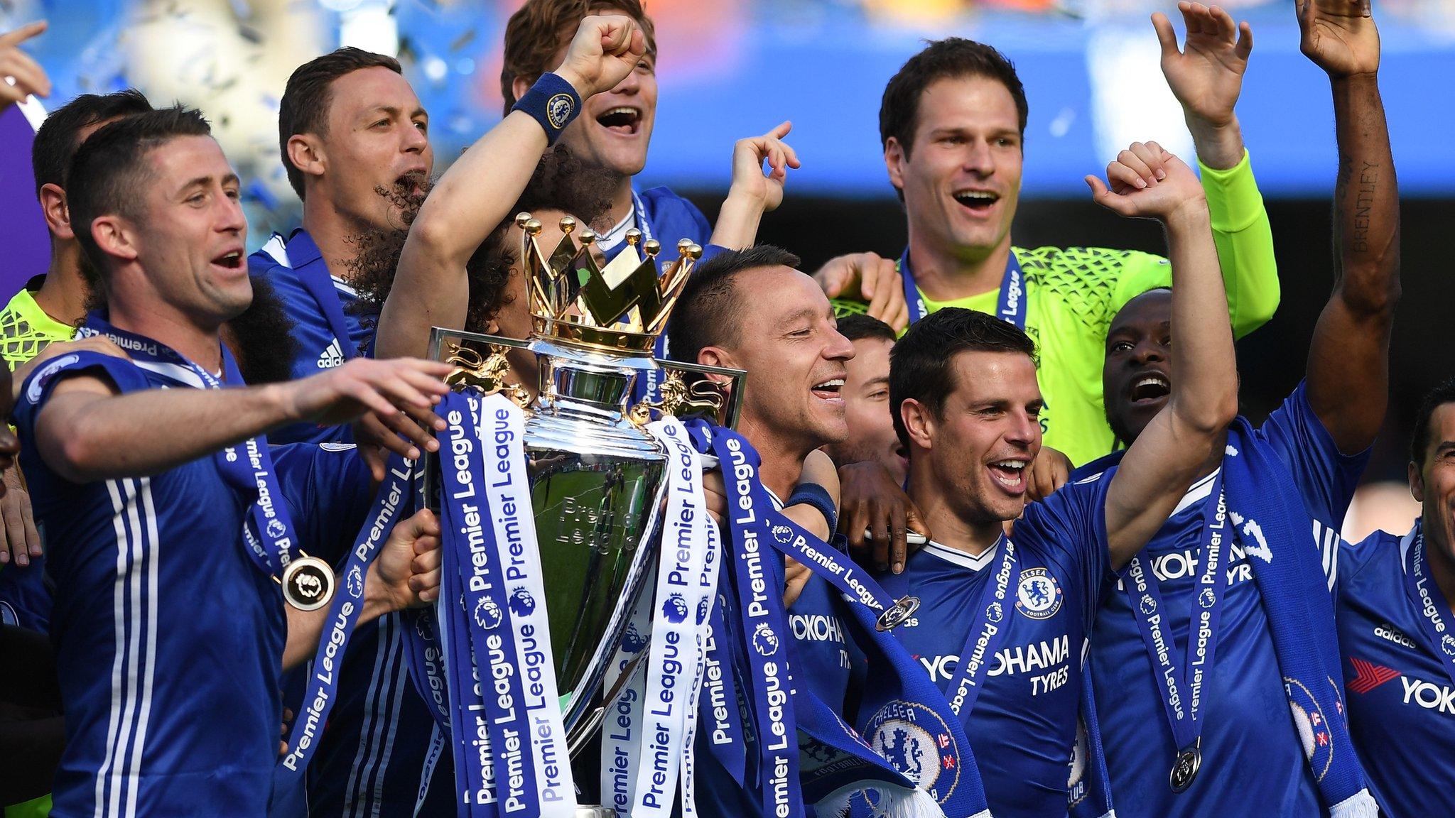 Chelsea players celebrate winning the 2016-17 Premier League title