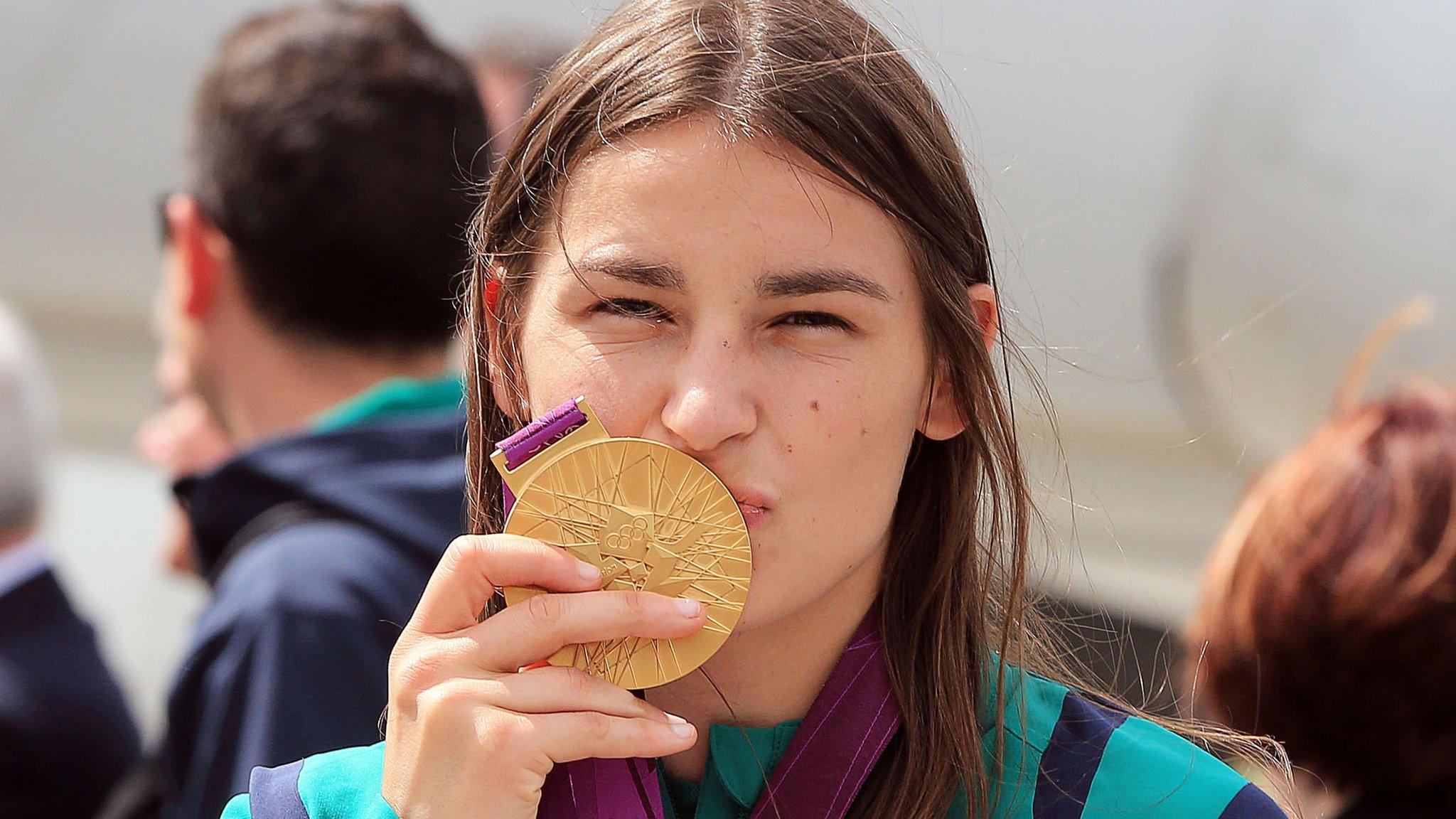 Katie Taylor with her Lobdon Games gold medal