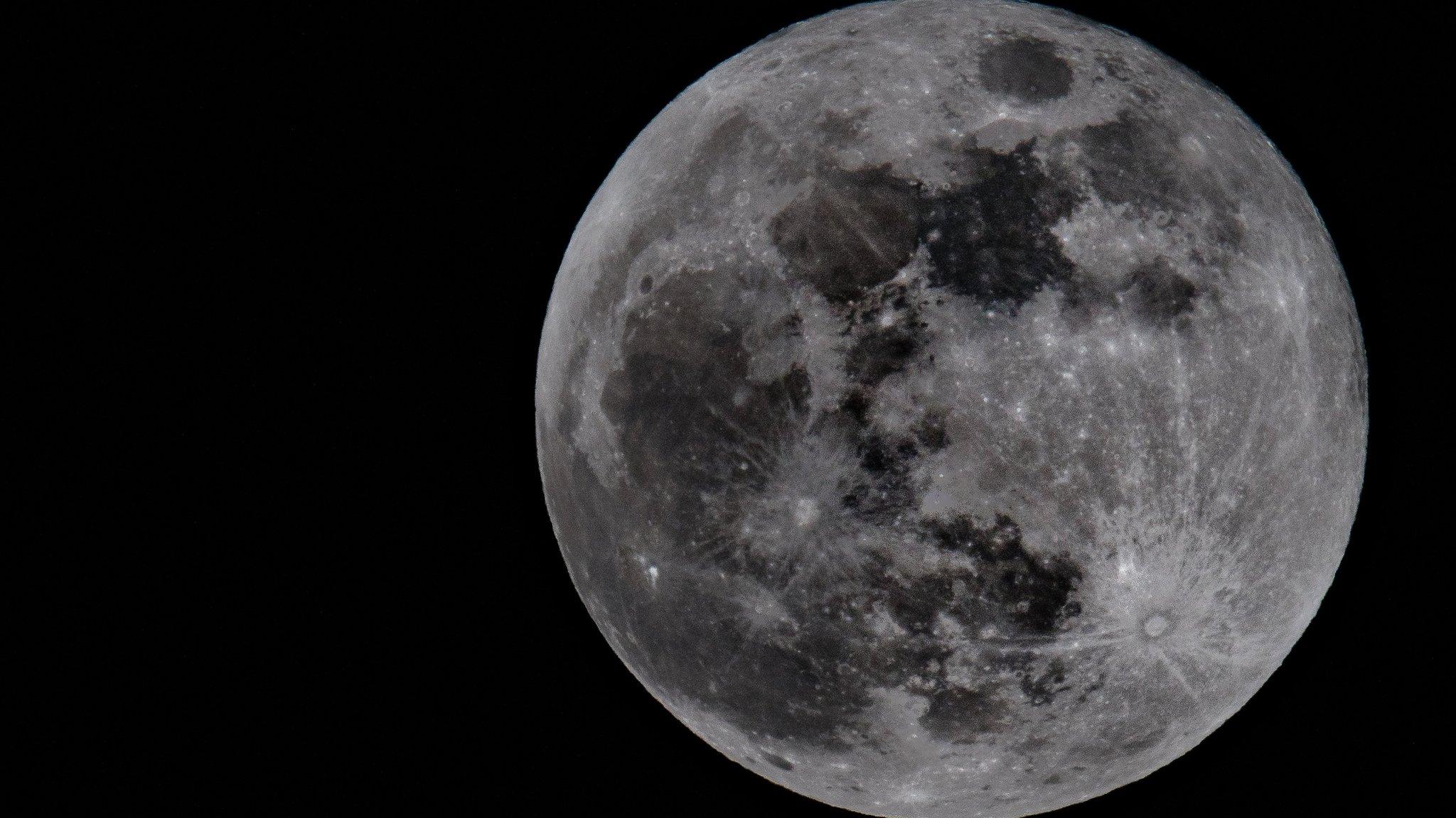 The 'super blue blood Moon' rising over Farmoor