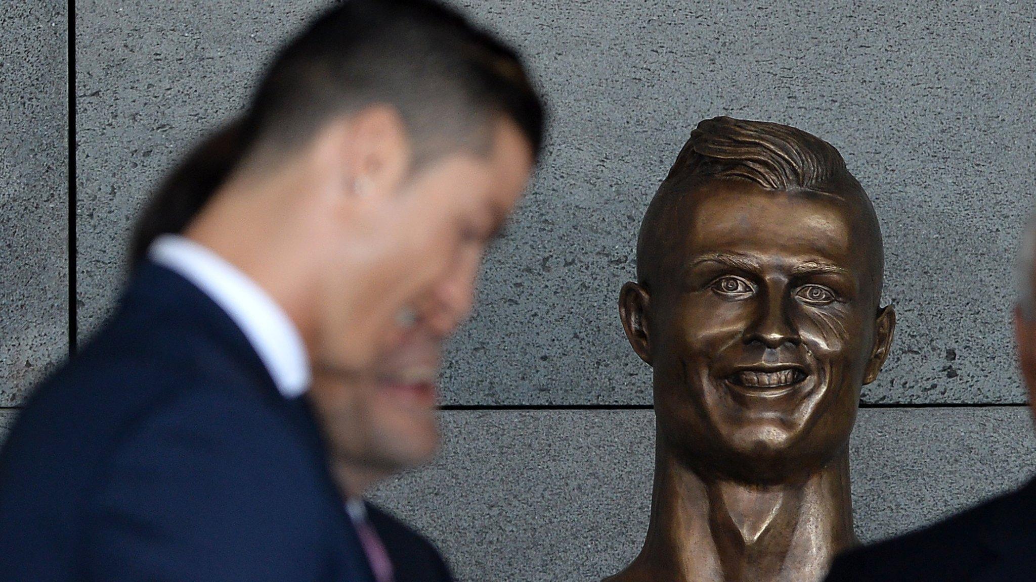 ronaldo statue