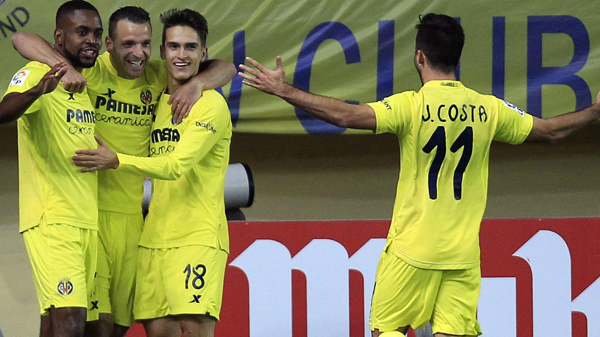 Roberto Soldado celebrates scoring