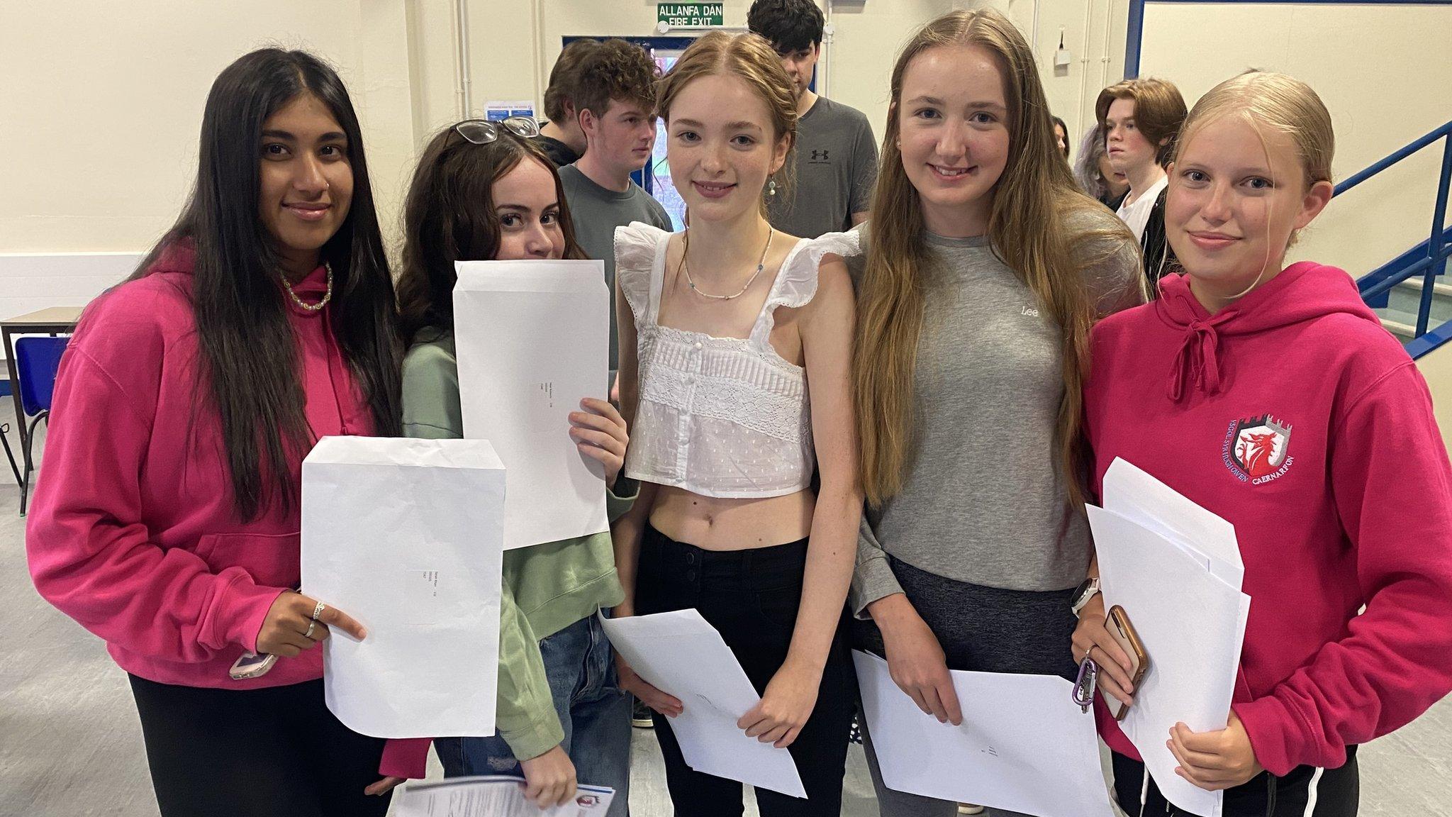 Efa, Caitlin, Mali, Sarah get their results