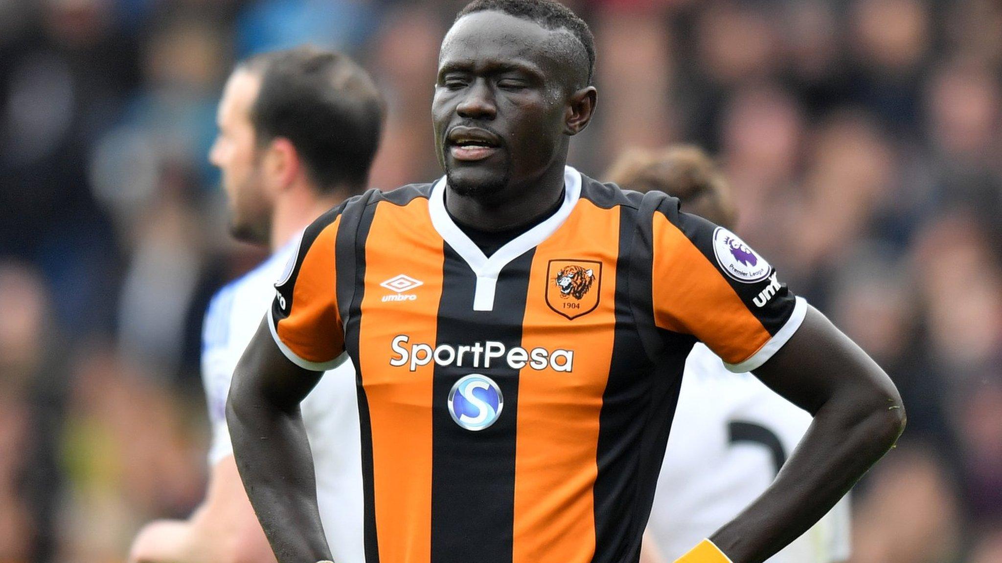 Oumar Niasse looks dejected